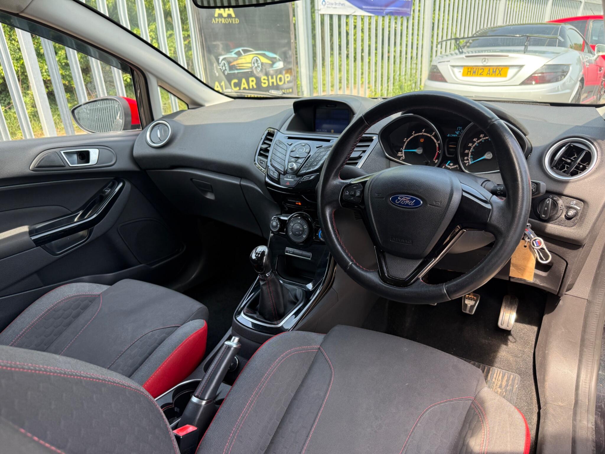 2016 Ford Fiesta image 15
