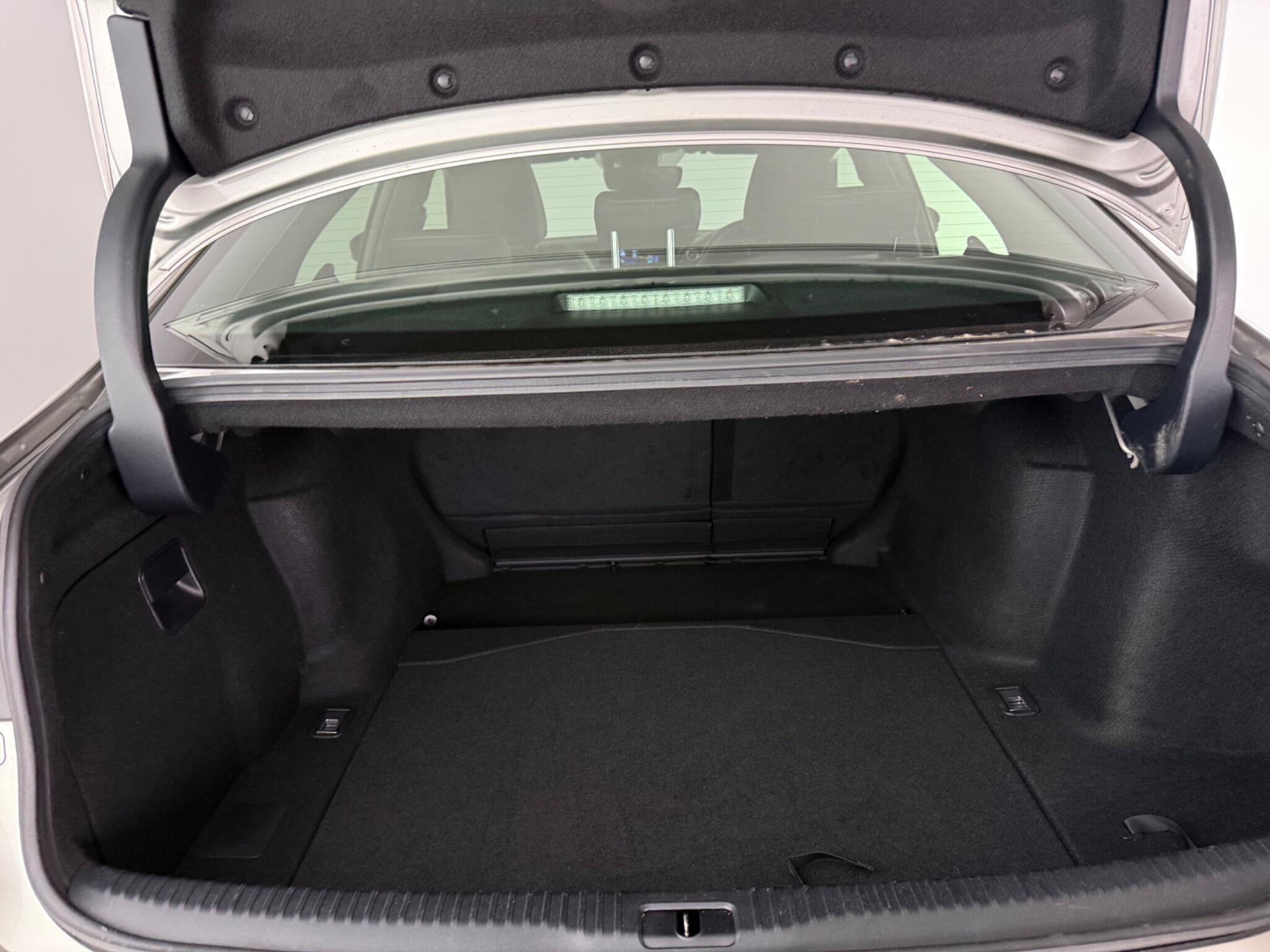 Lexus Is view 12