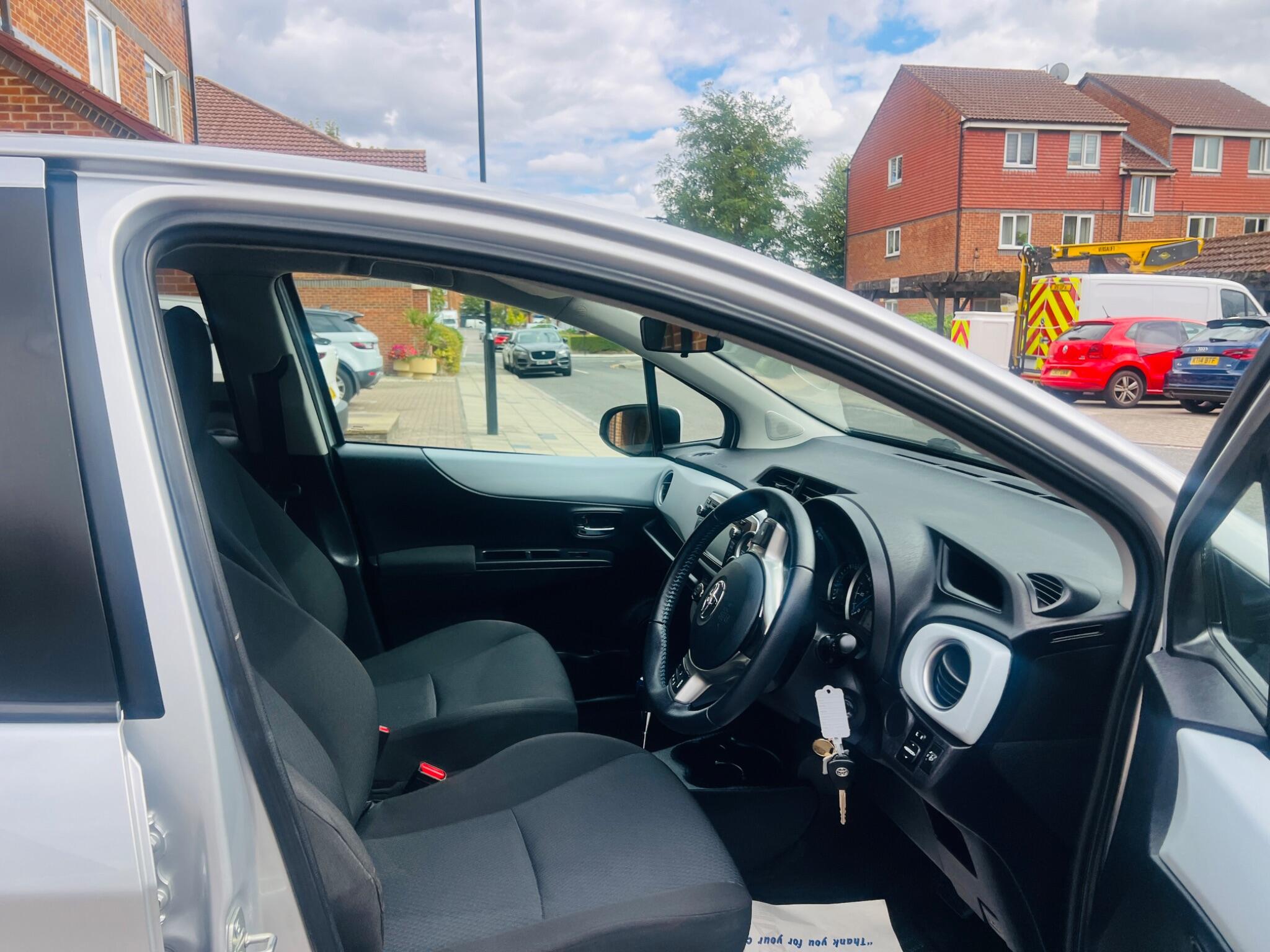 Toyota Yaris view 32