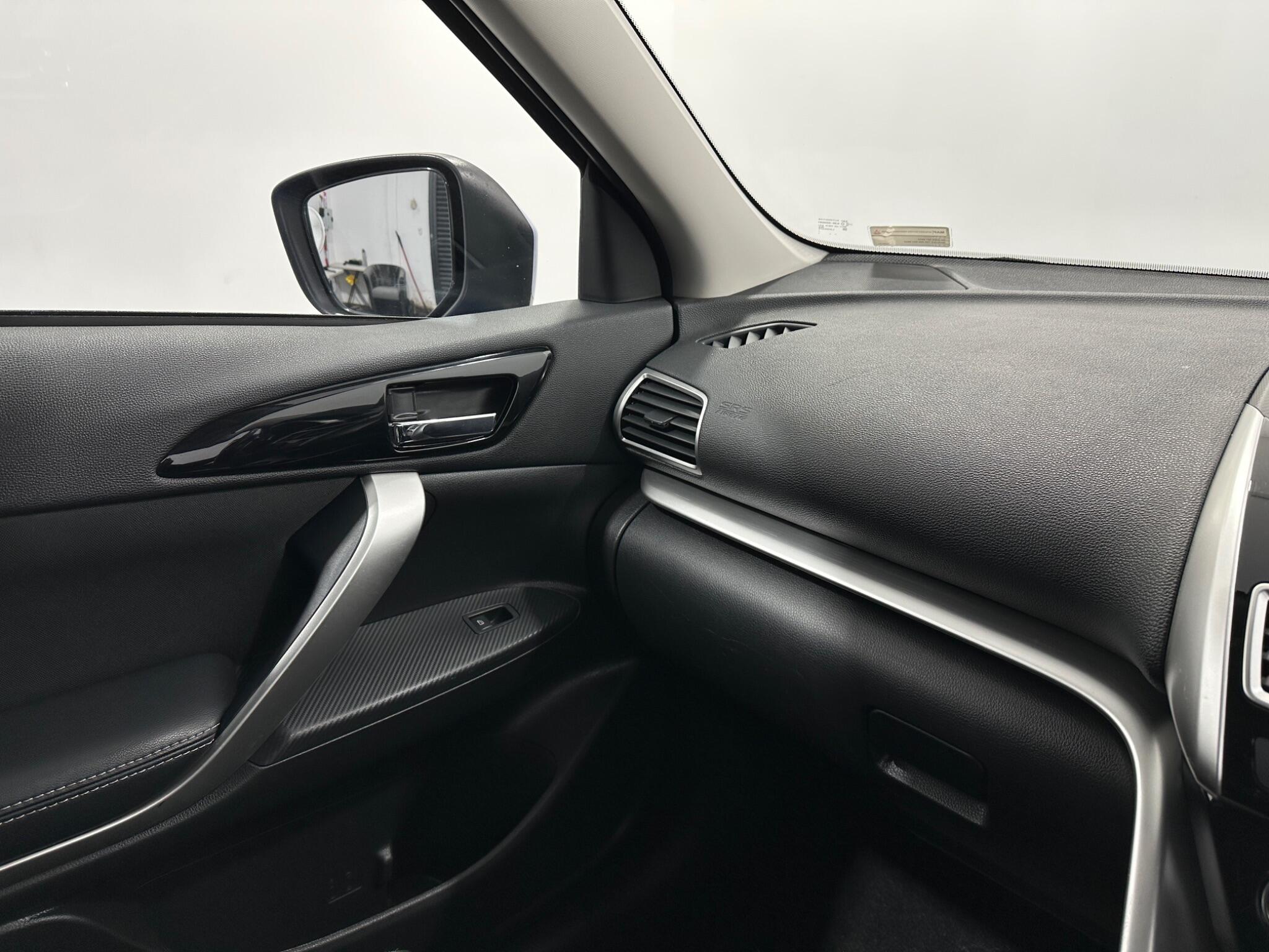 Mitsubishi Eclipse Cross view 27