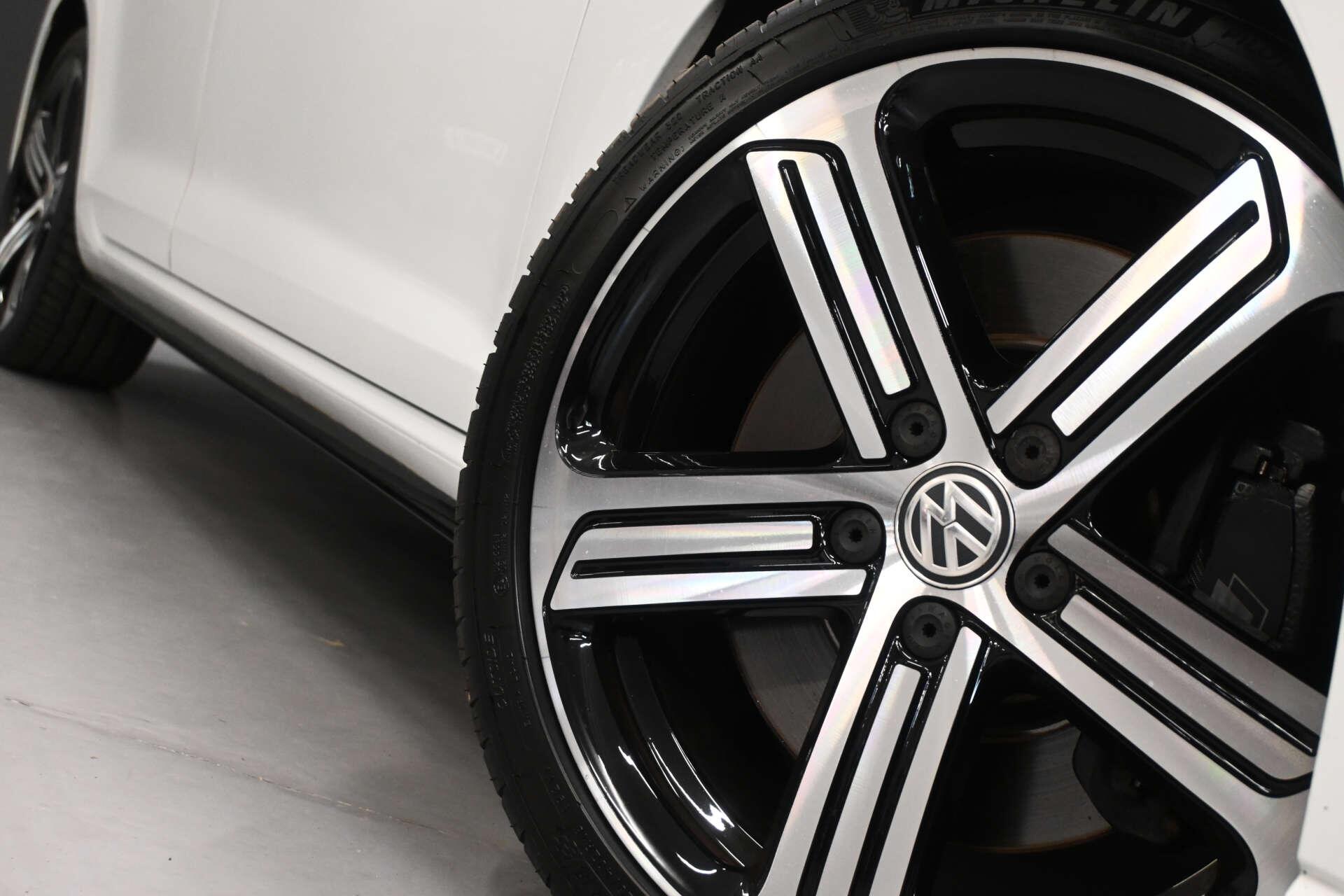 Volkswagen Golf view 12