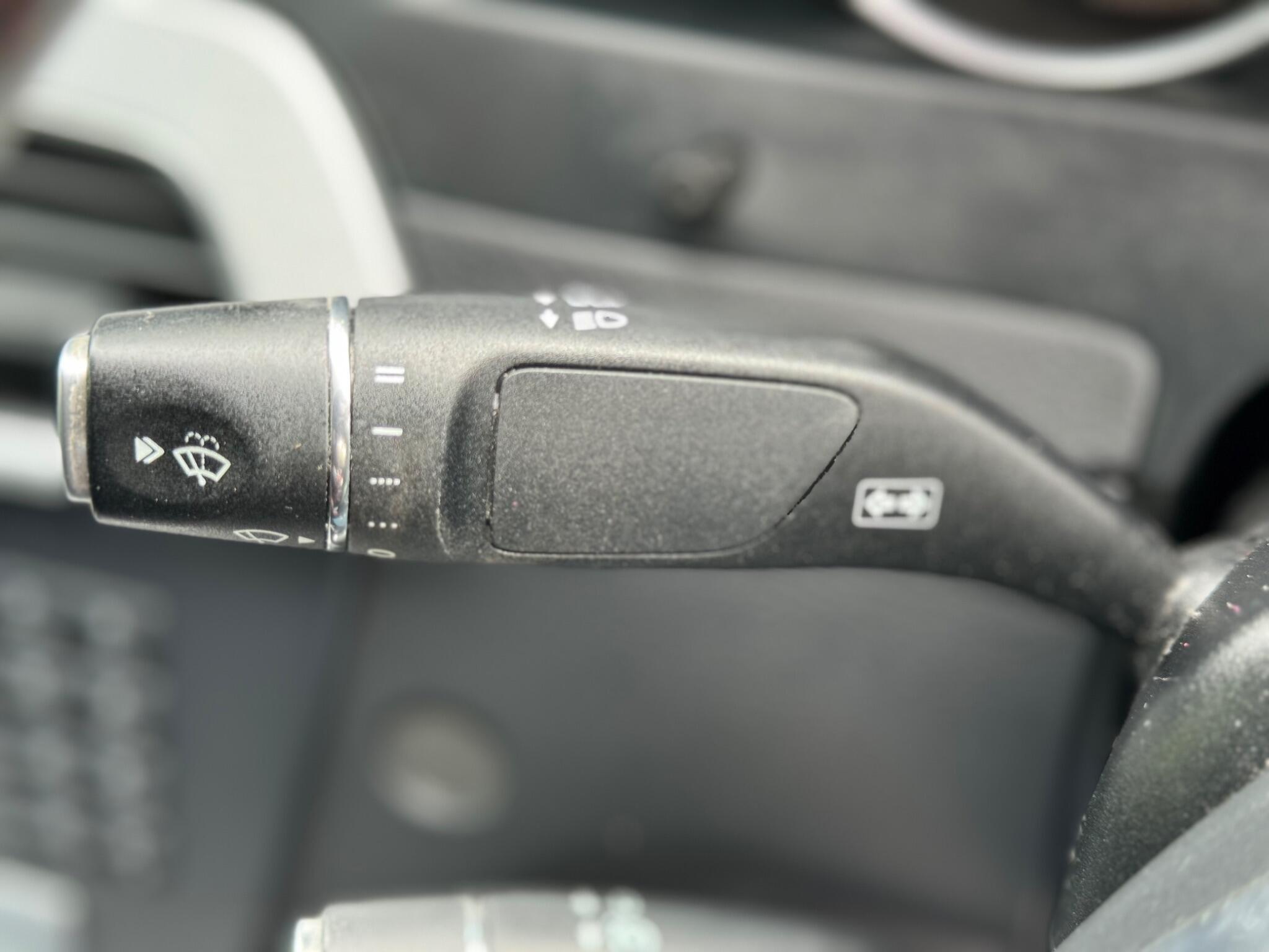 Mercedes-Benz C-Class view 30
