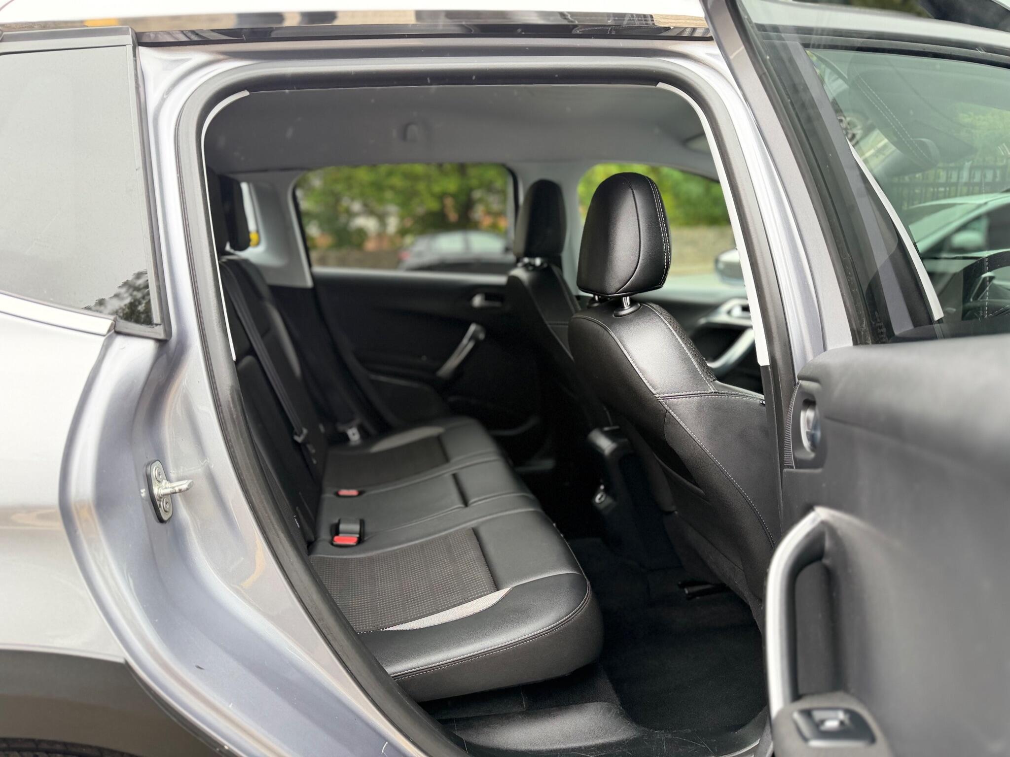 Peugeot 2008 view 19