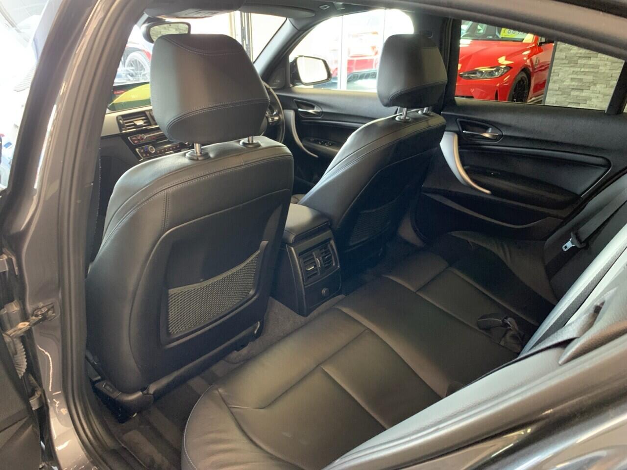 BMW 1 Series view 28