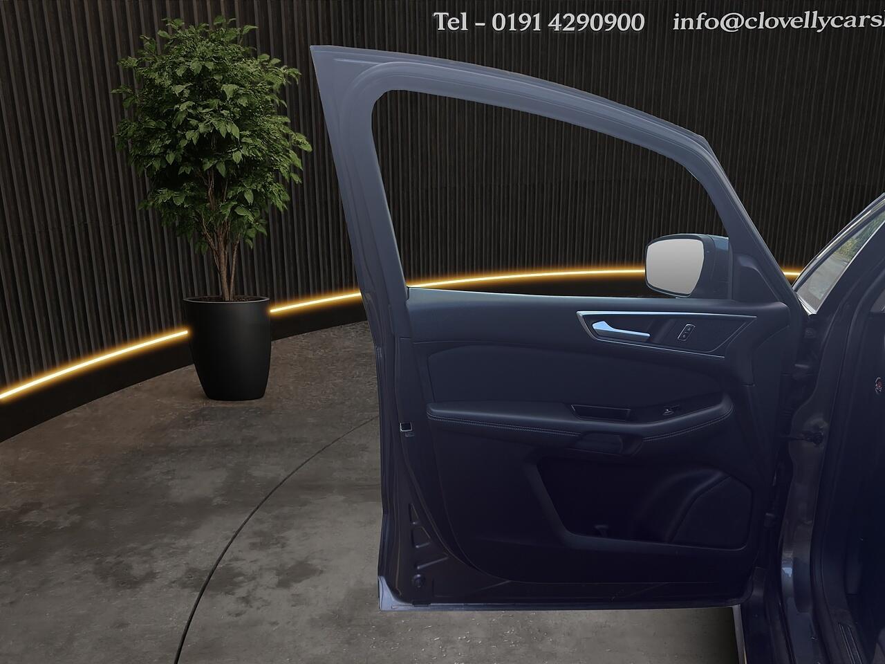 Ford S-Max view 12