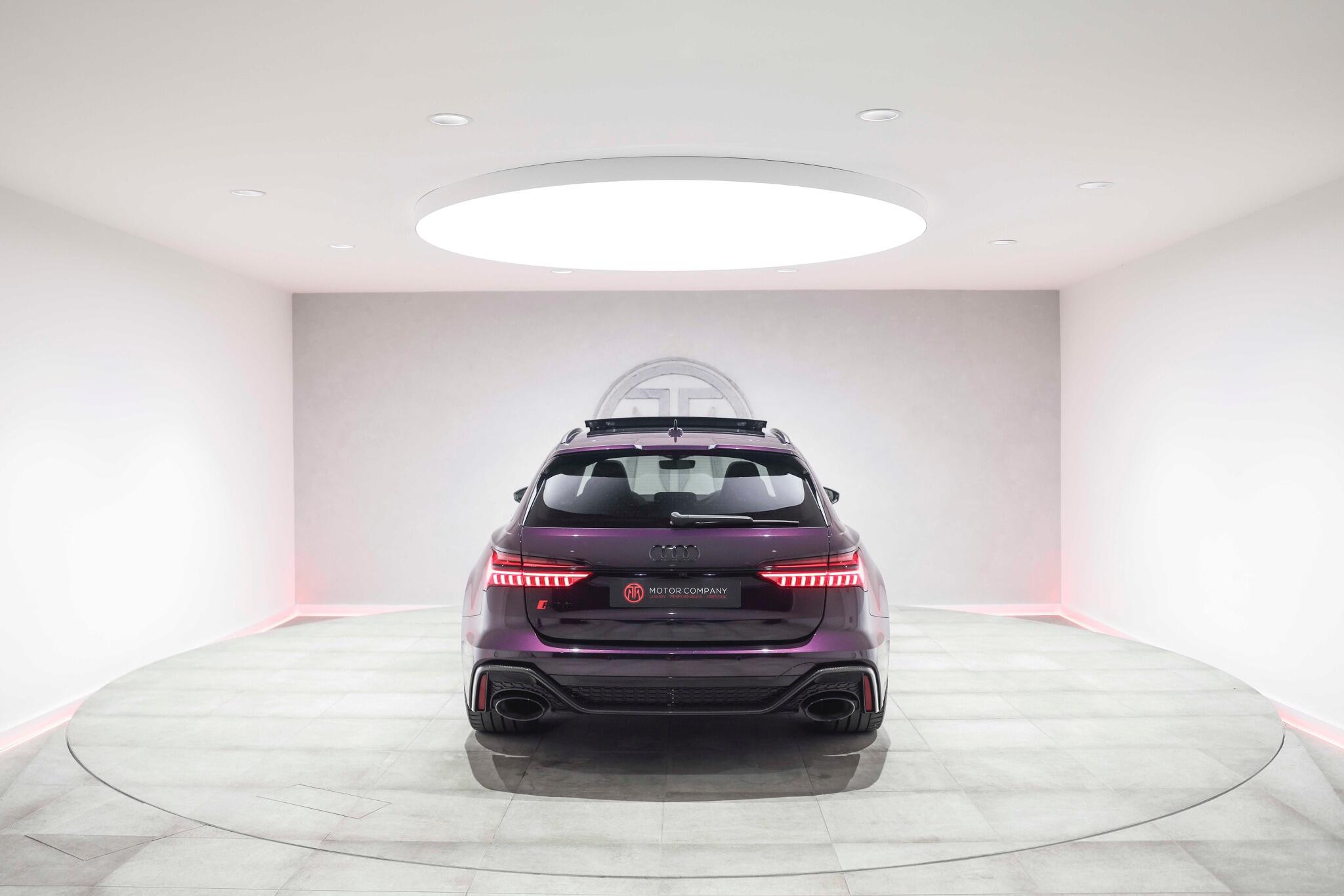 Audi RS6 Avant view 10