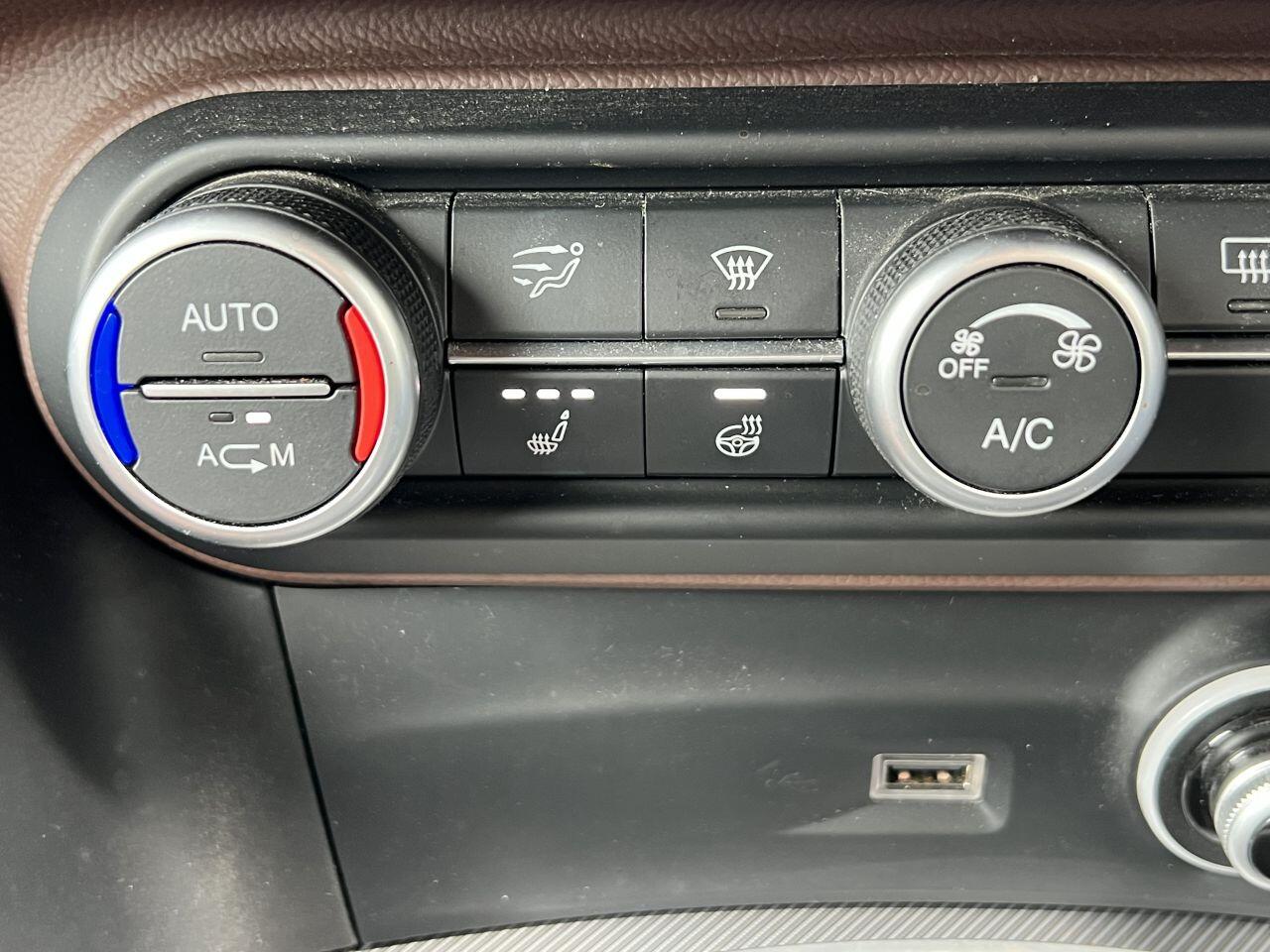 Alfa Romeo Stelvio view 43