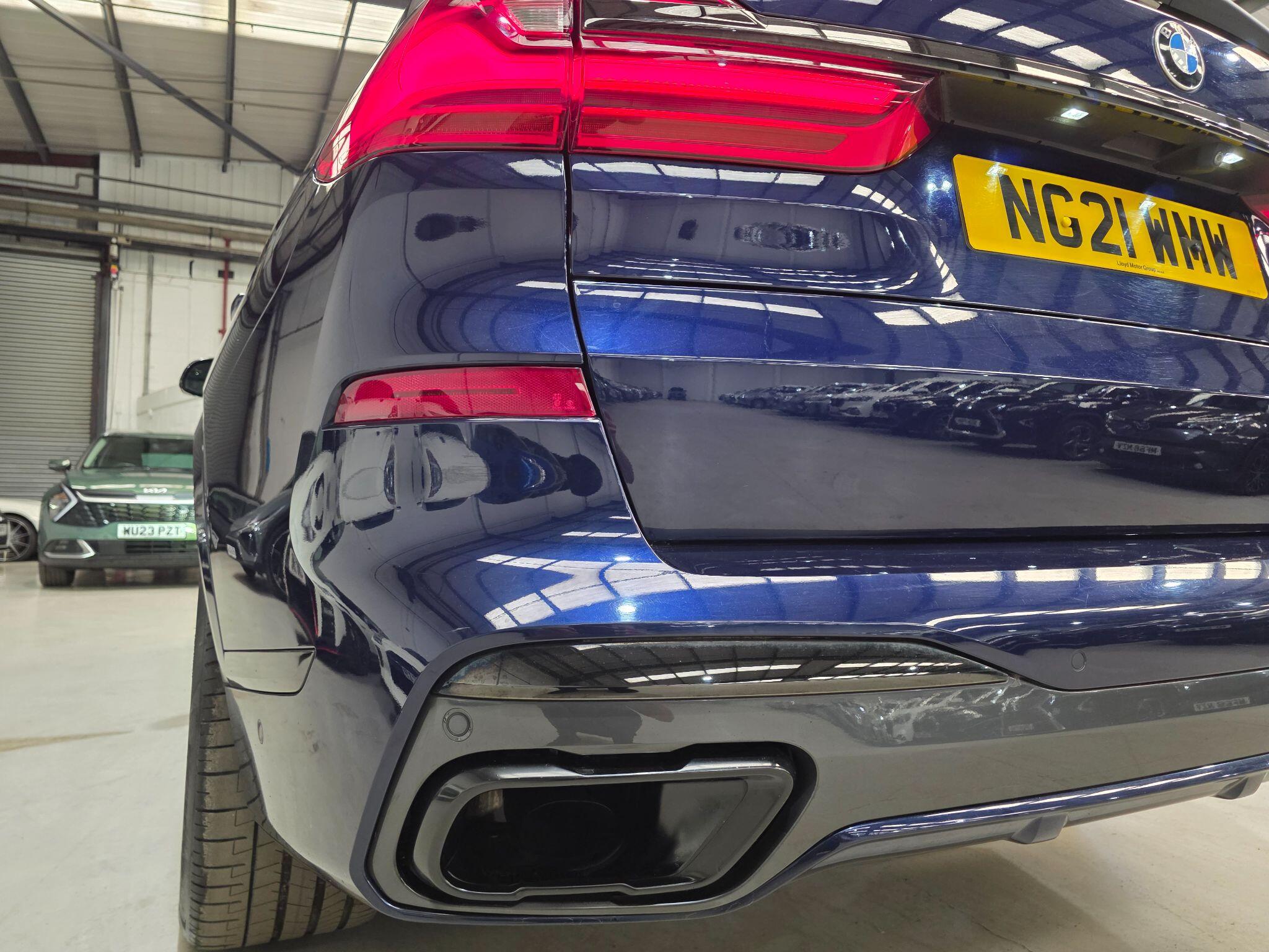 BMW X7 view 69