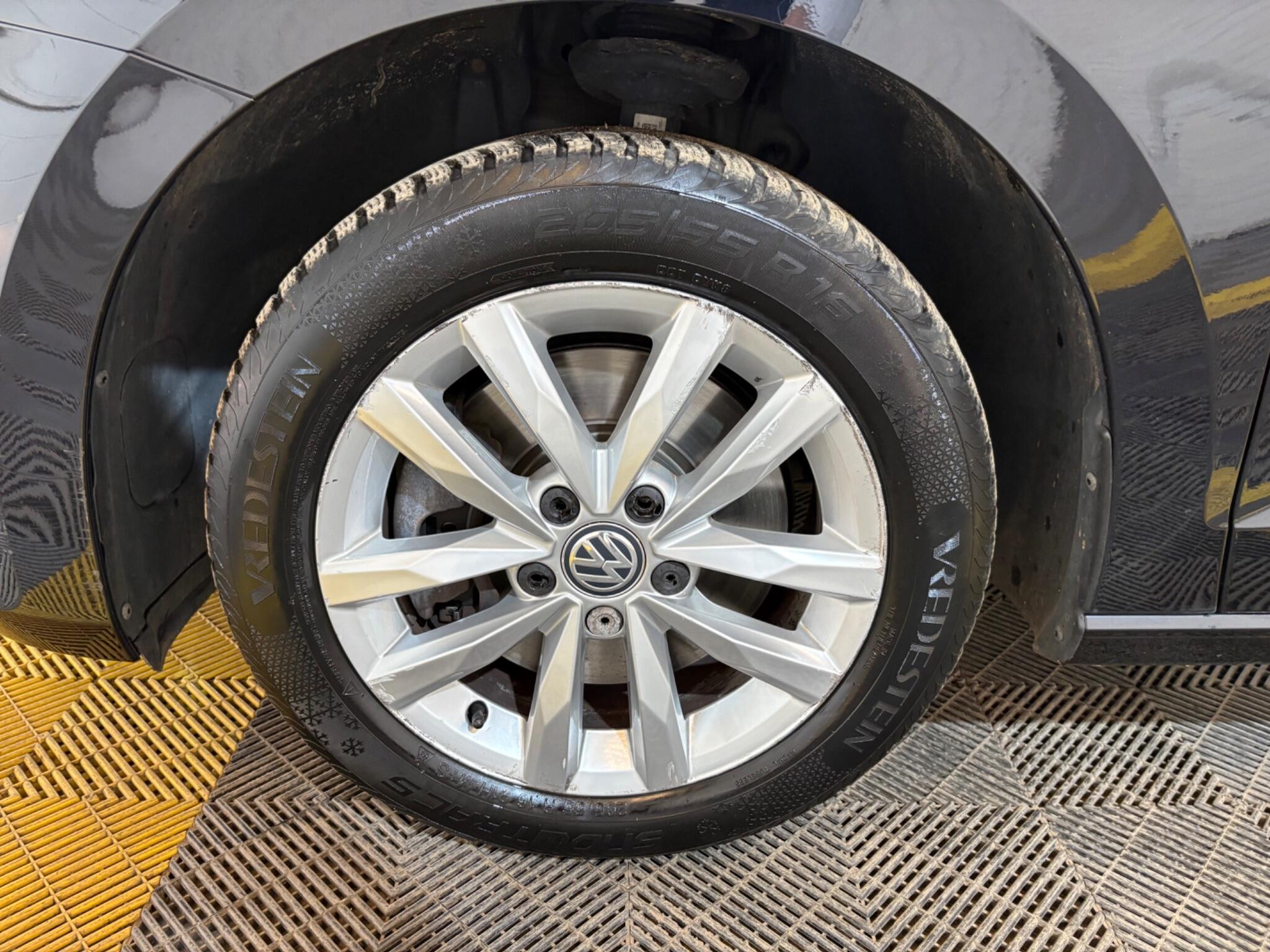 Volkswagen Touran view 31
