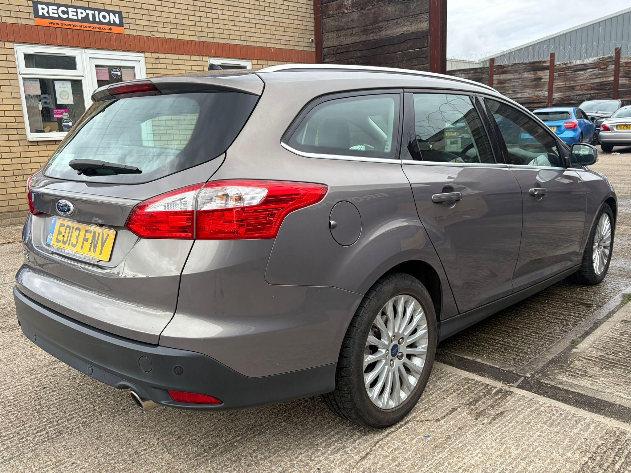 Ford Focus view 8