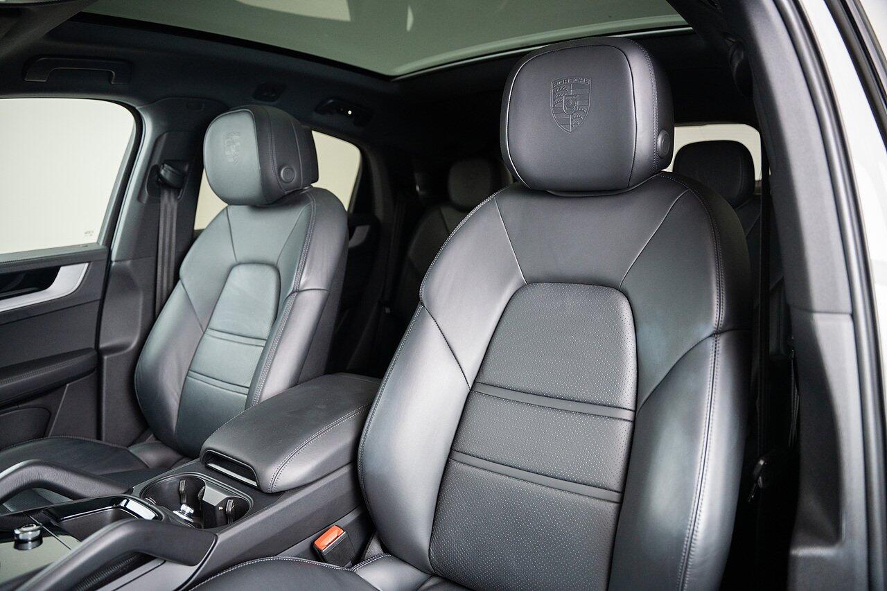 Porsche Cayenne view 21
