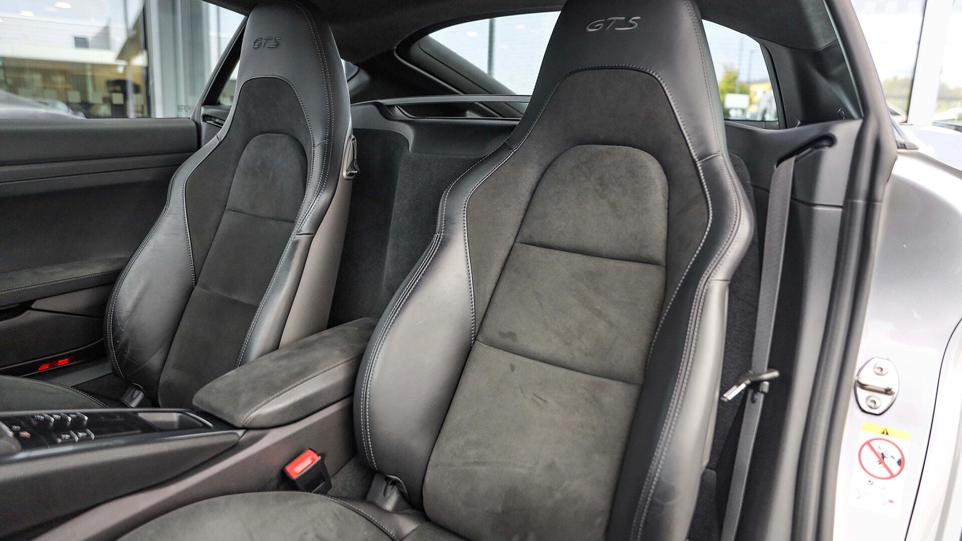 Porsche Cayman view 8