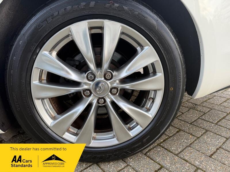 2012 Infiniti M 3.5 35h V6 GT Premium Auto Euro 5 (s/s) 4dr • 7,481 miles image 35