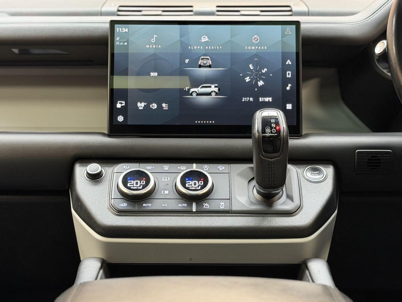 Land Rover Defender 110 view 26
