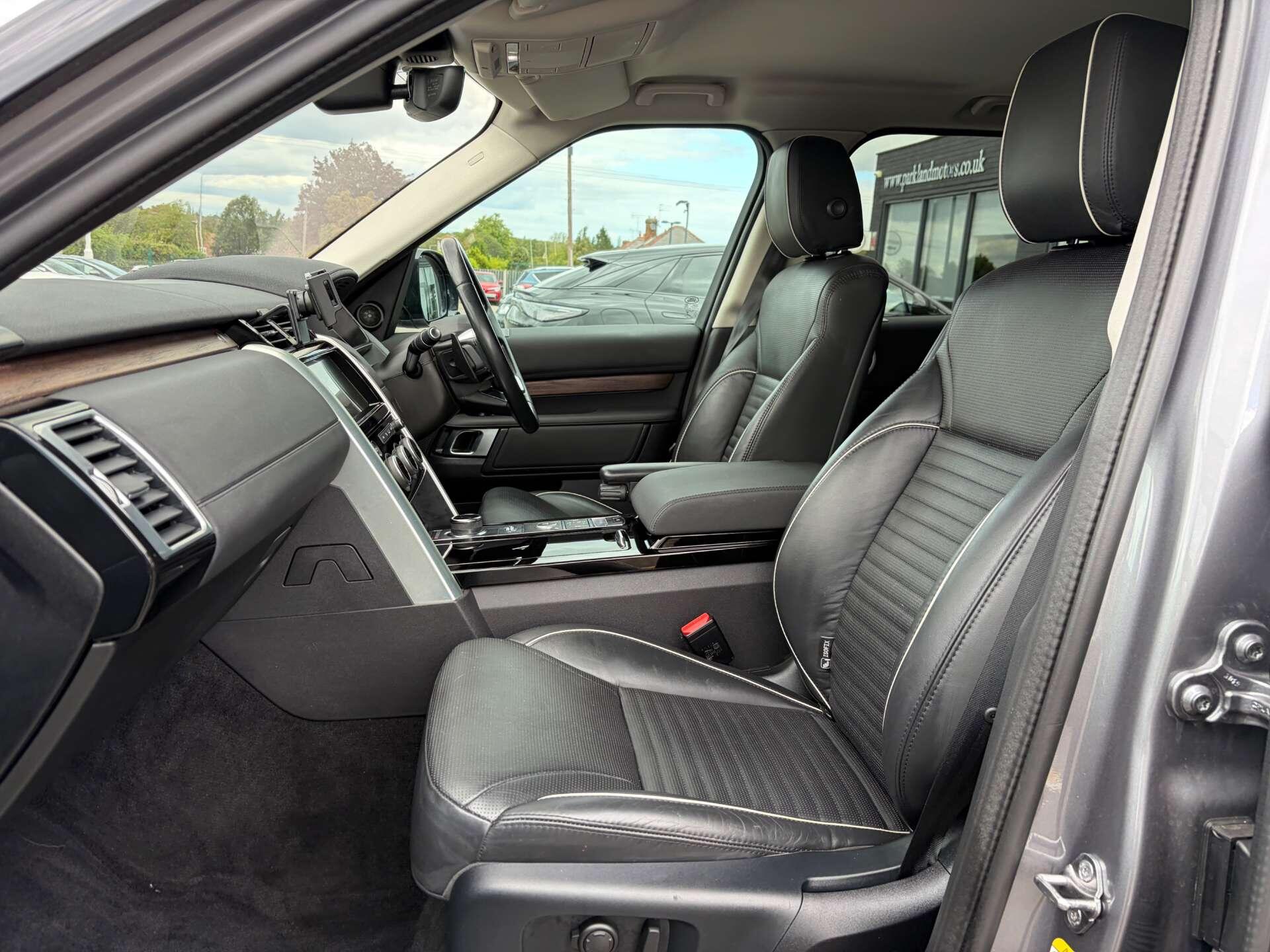 Land Rover Discovery 3 view 17