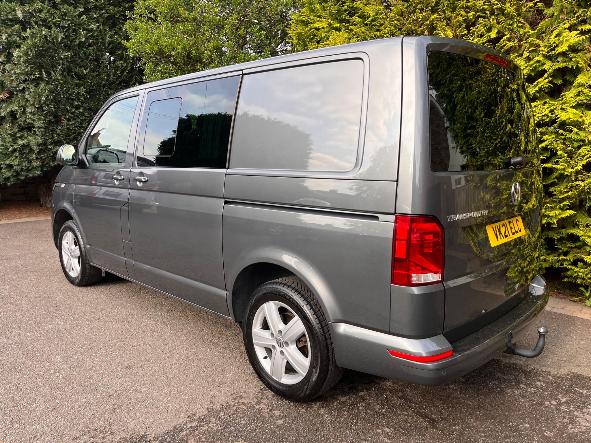 Volkswagen Transporter view 11