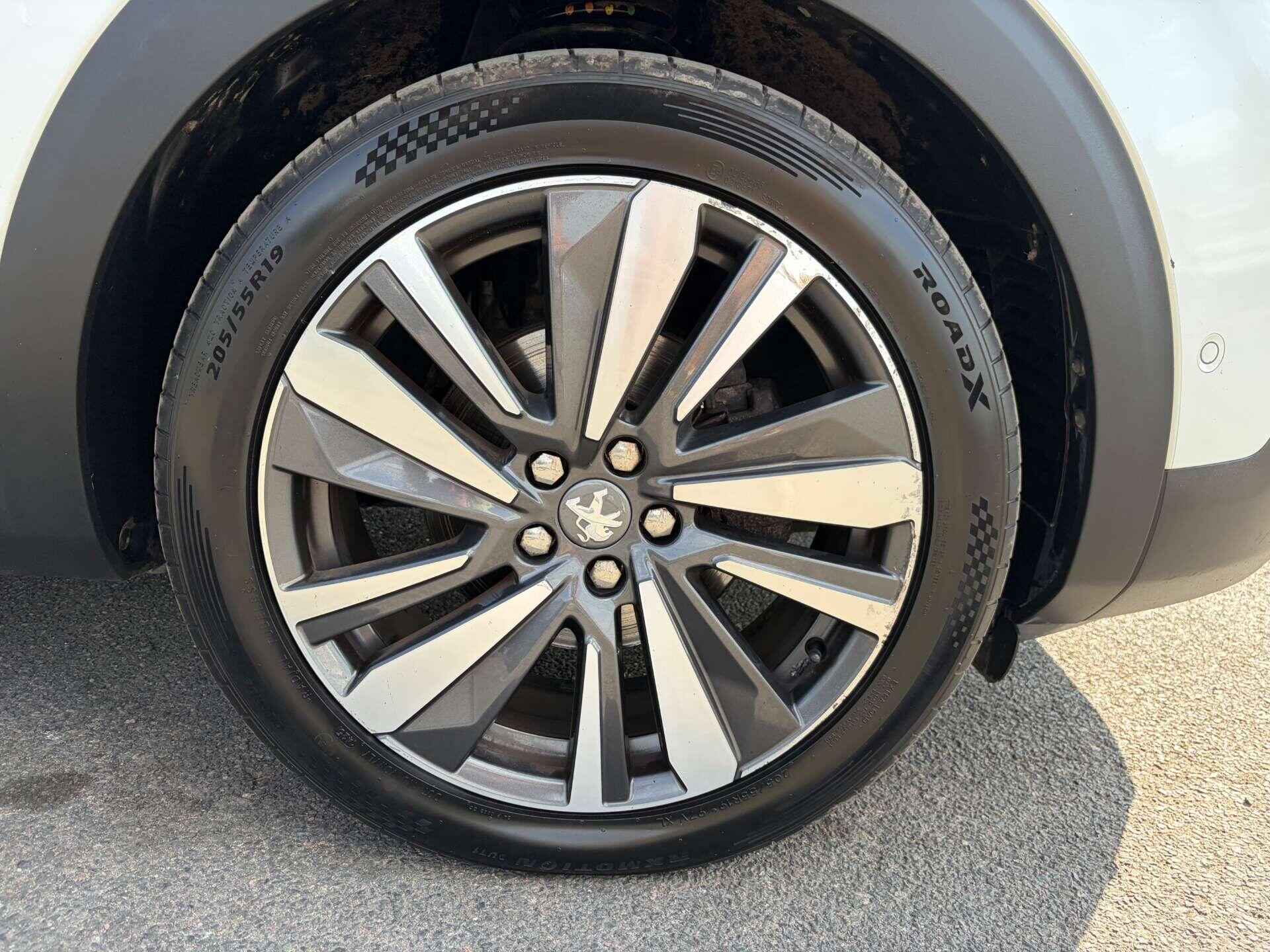 Peugeot 5008 view 11