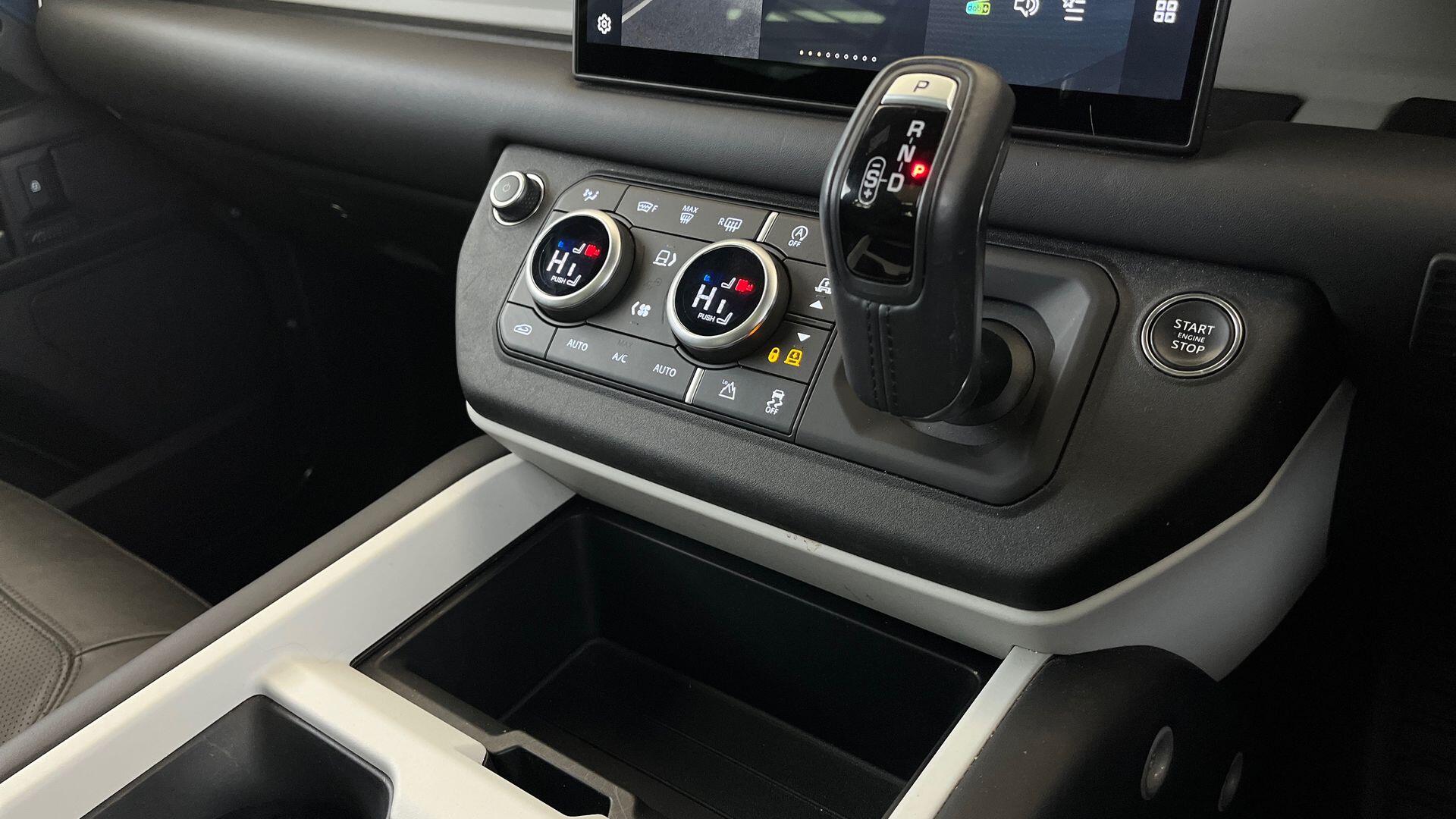 Land Rover Defender view 13