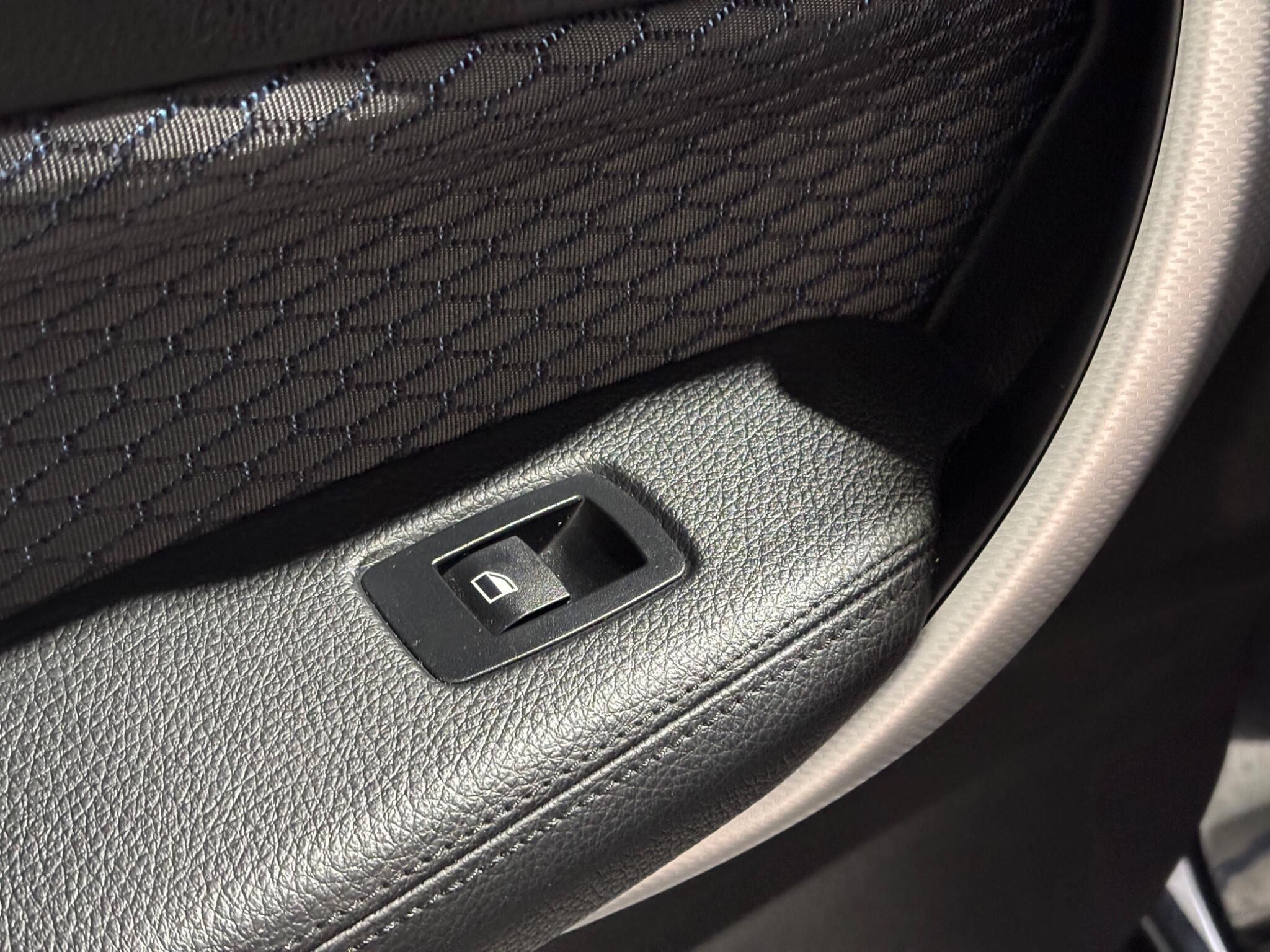 BMW 1 Series view 10