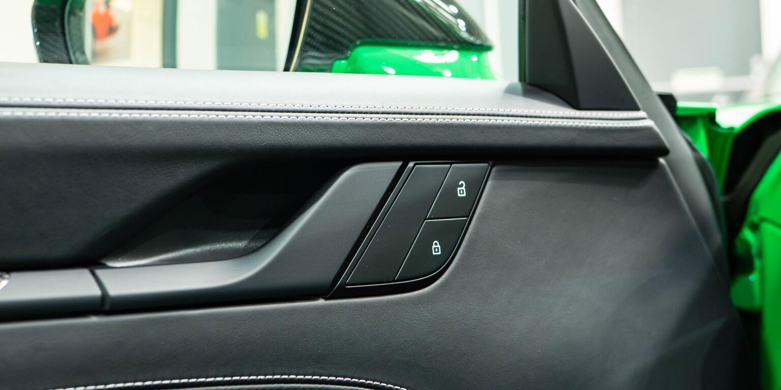Porsche 911 view 31