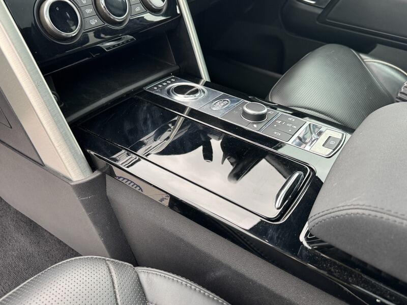 Land Rover Discovery view 30