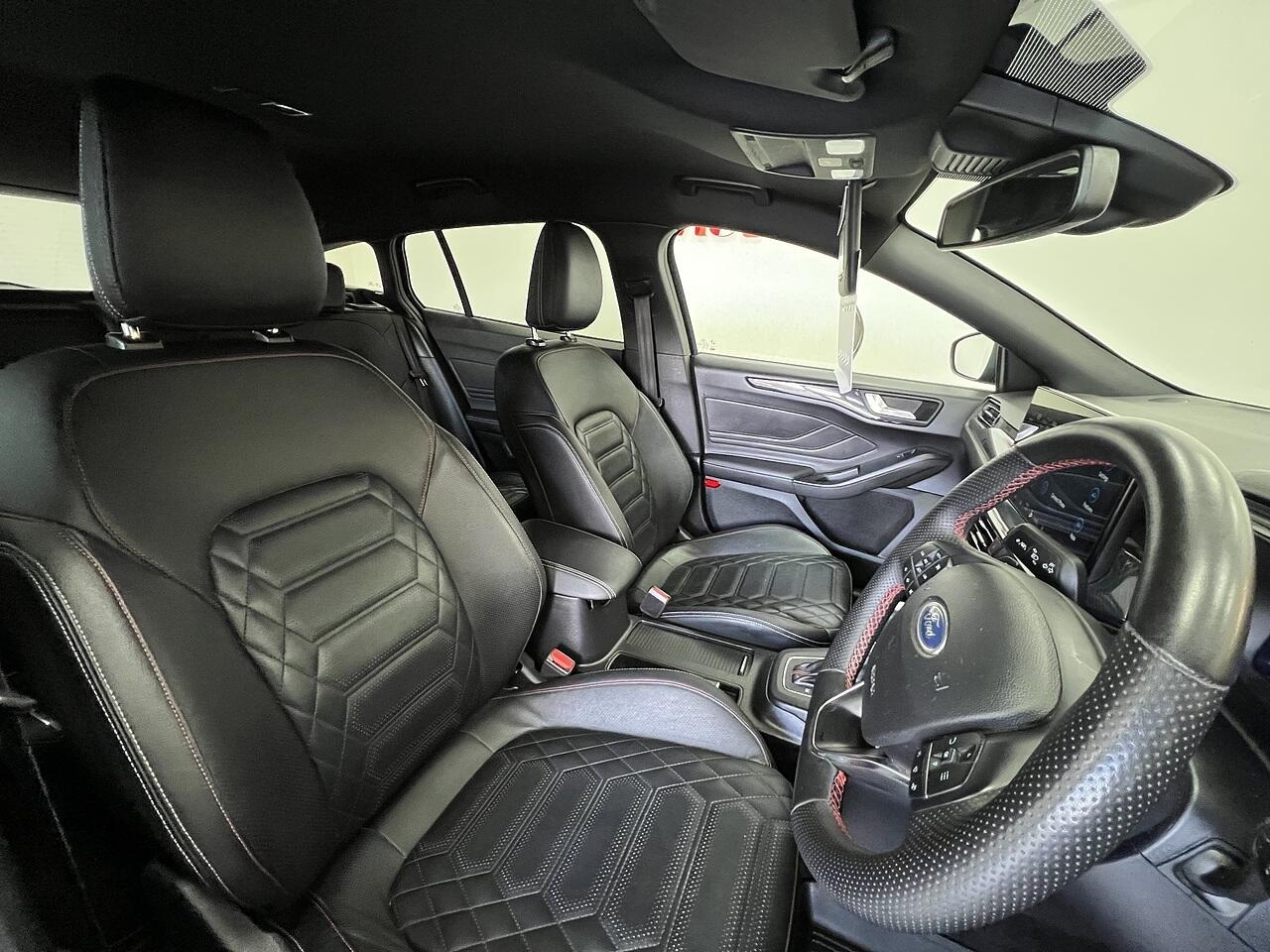 Ford Focus view 15