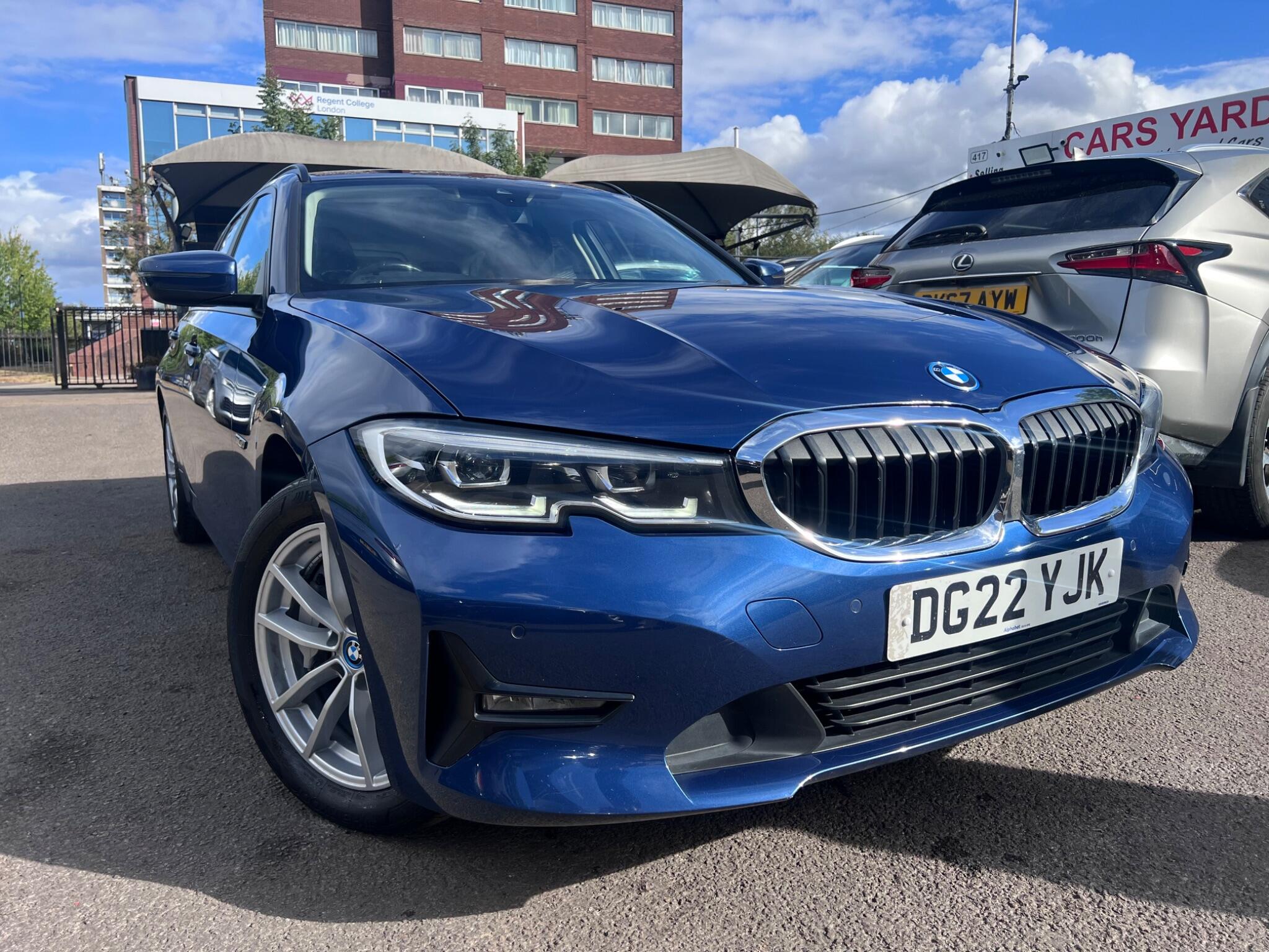 BMW 3 Series view 4
