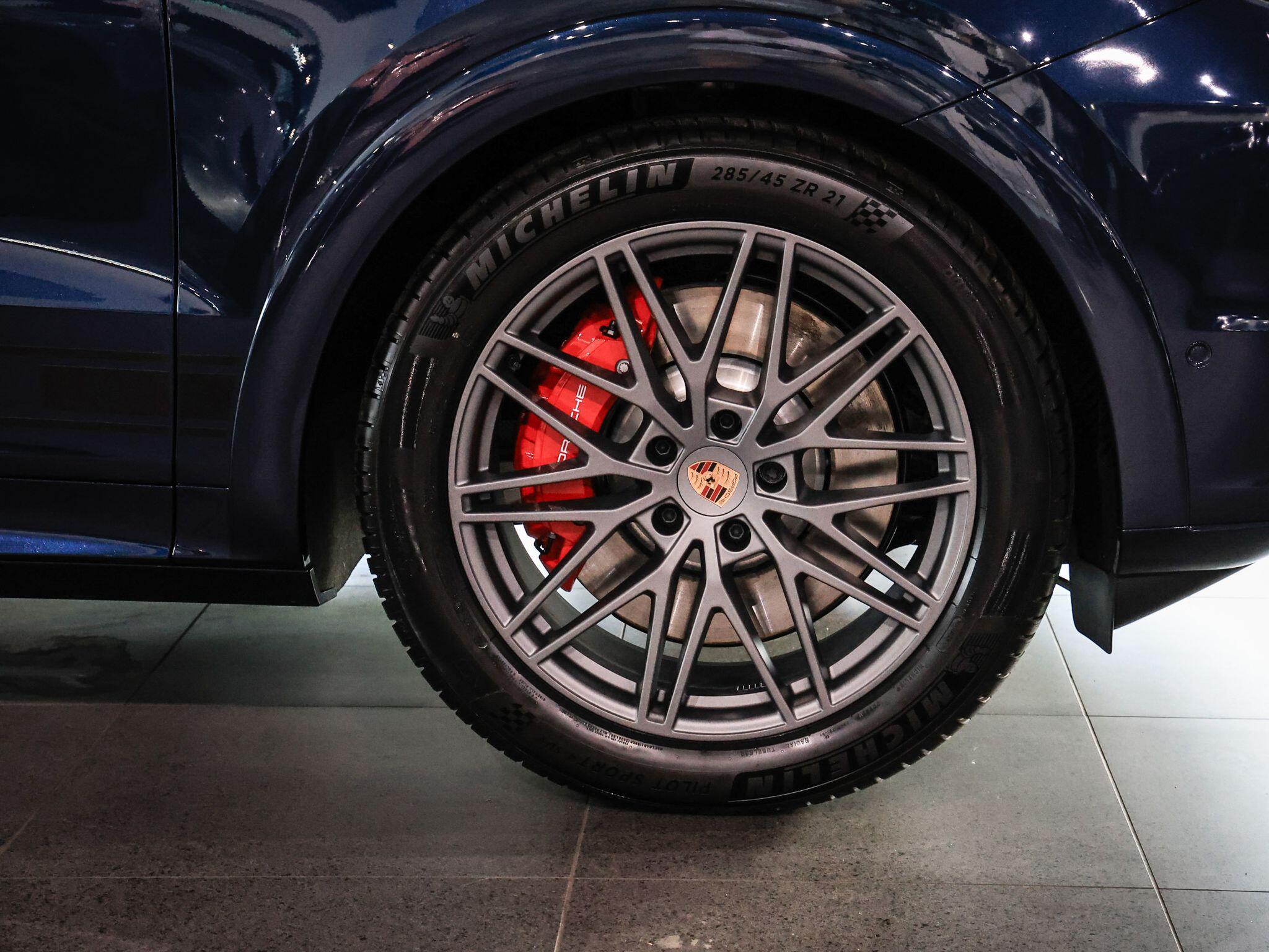 Porsche Cayenne view 15