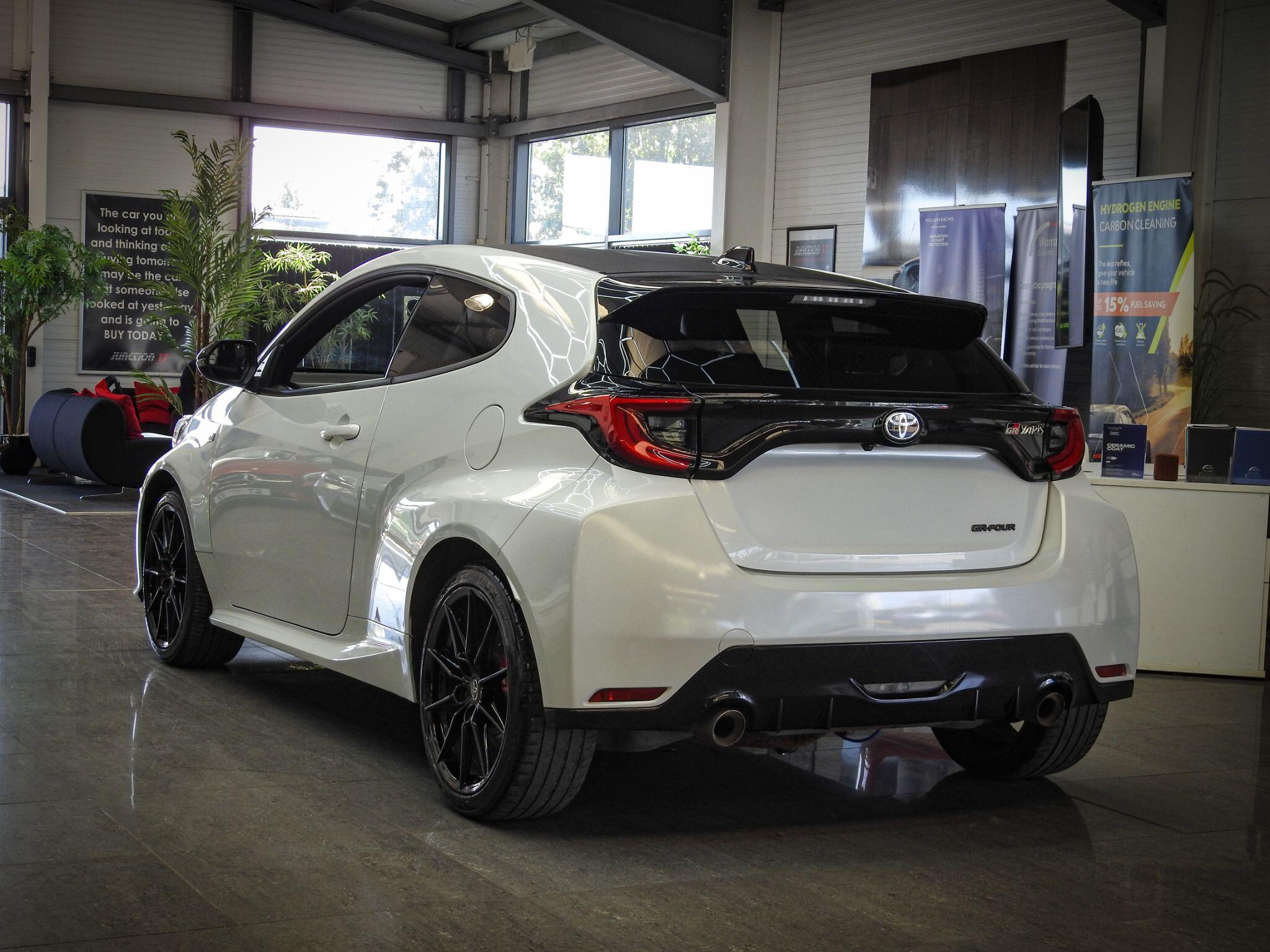 Toyota Yaris view 14