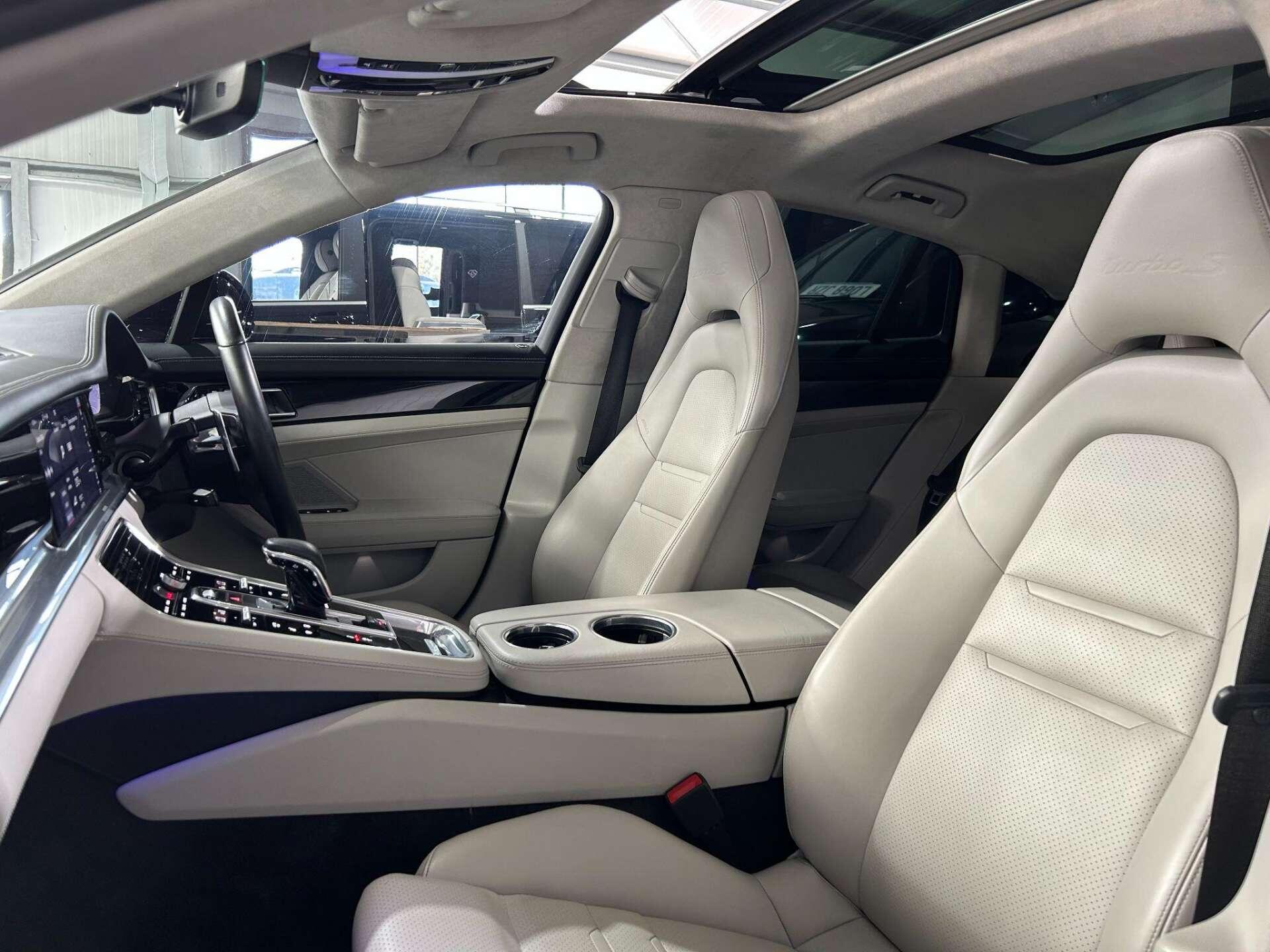 Porsche Panamera view 34