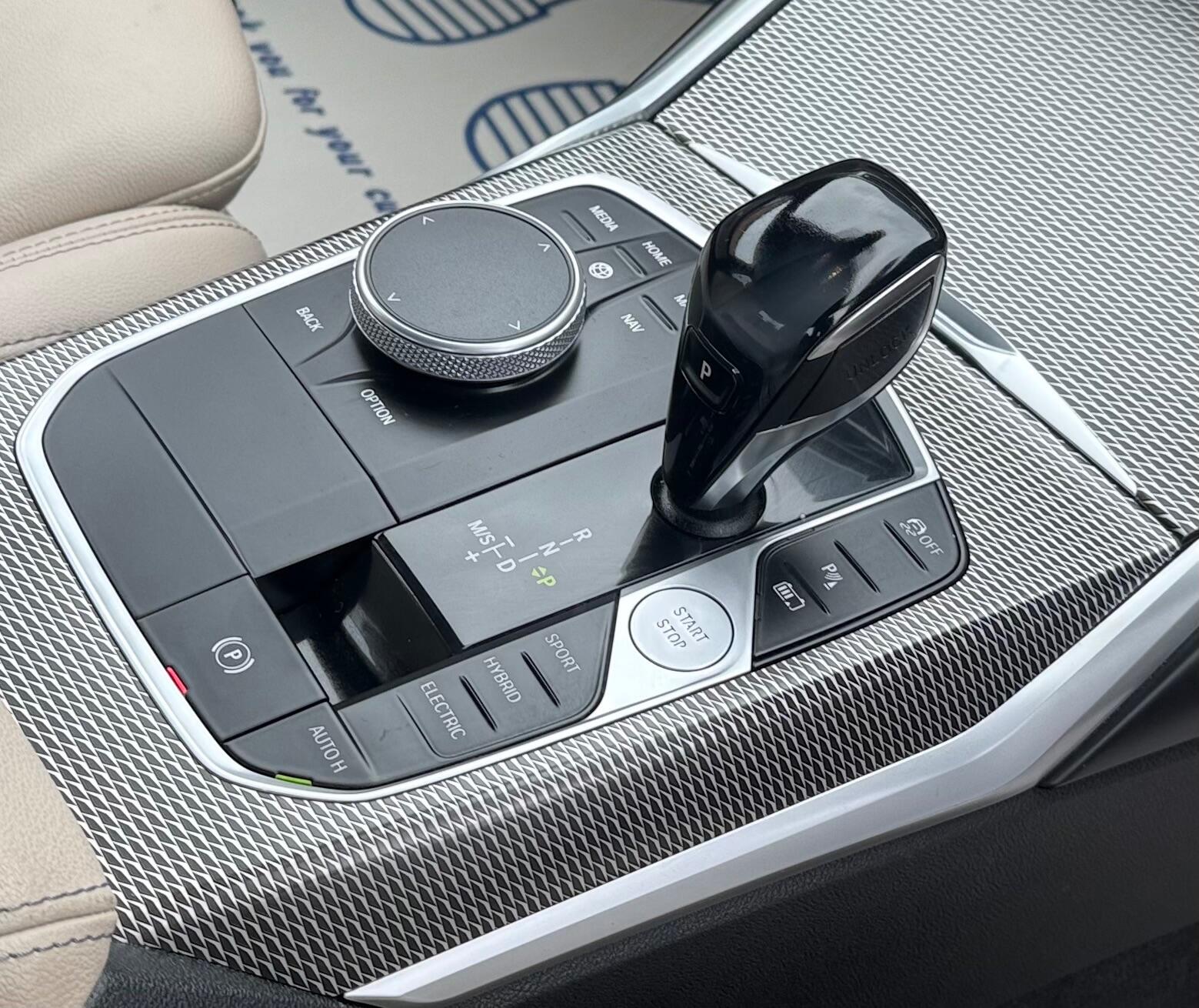 BMW 3 Series view 28