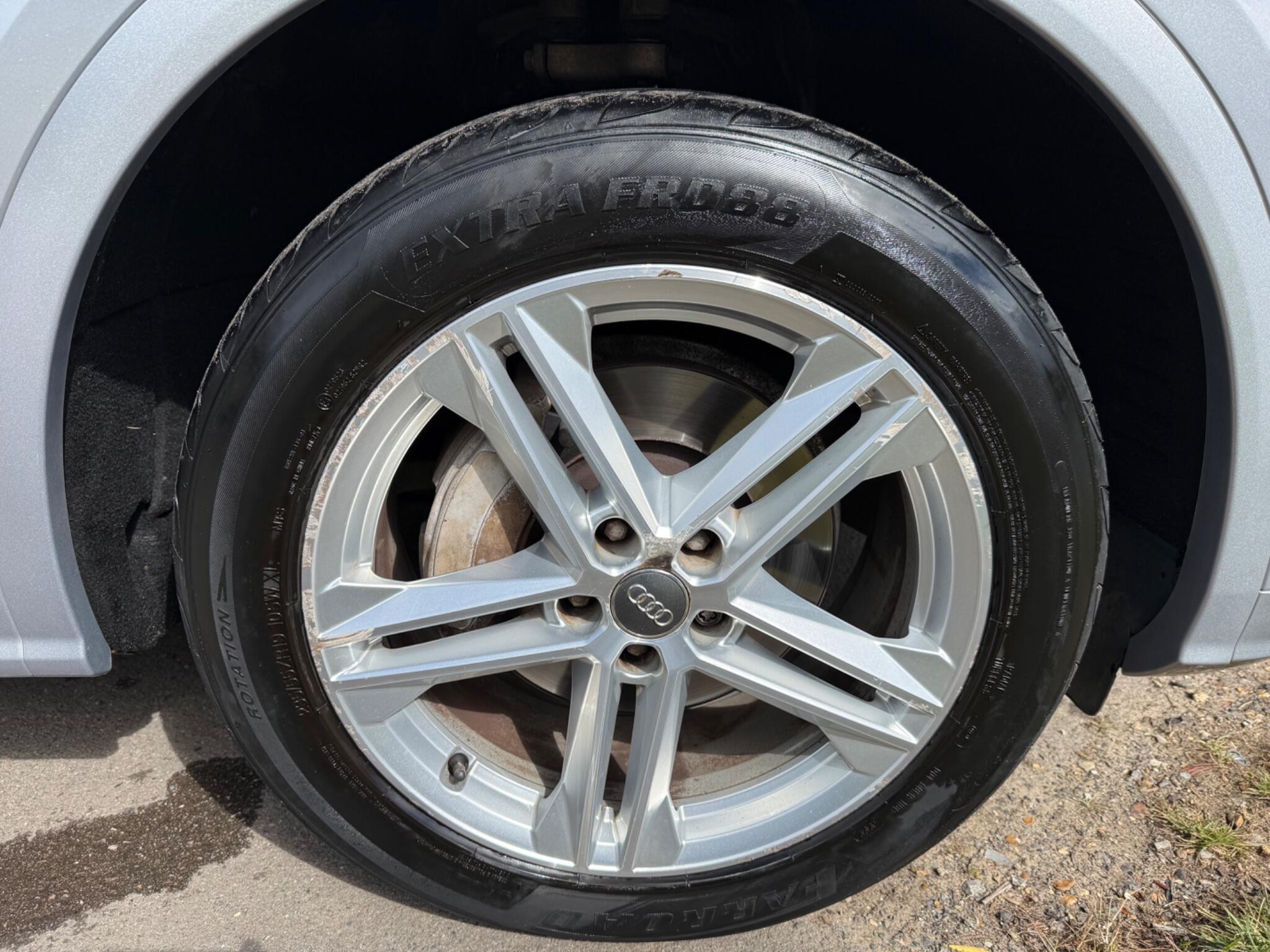 Audi Q5 view 40