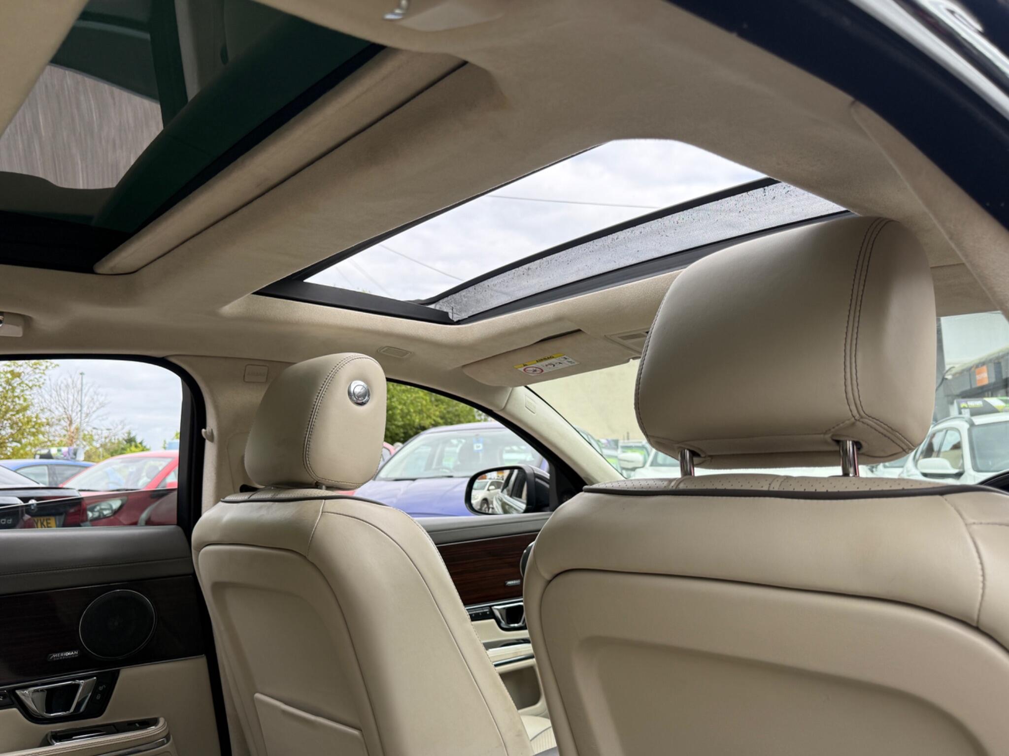 Jaguar XJ - Image 45