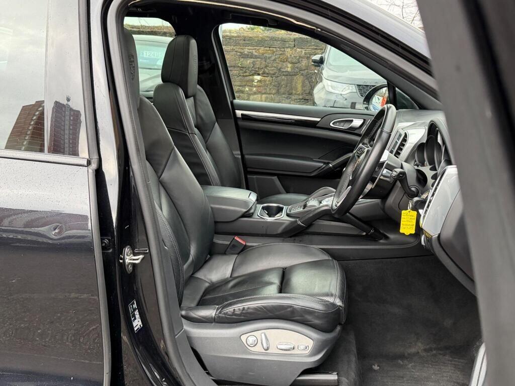 Porsche Cayenne view 16