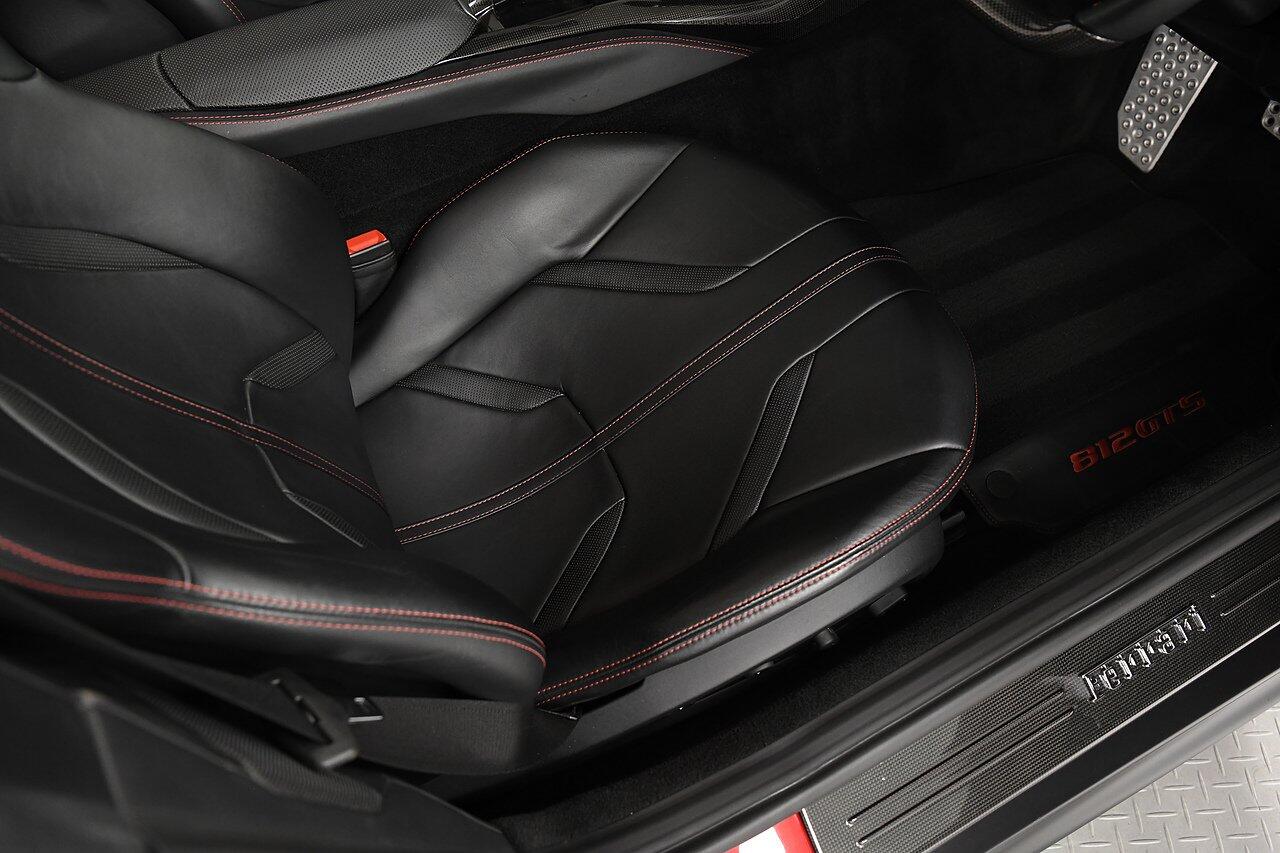 Ferrari 812 view 10
