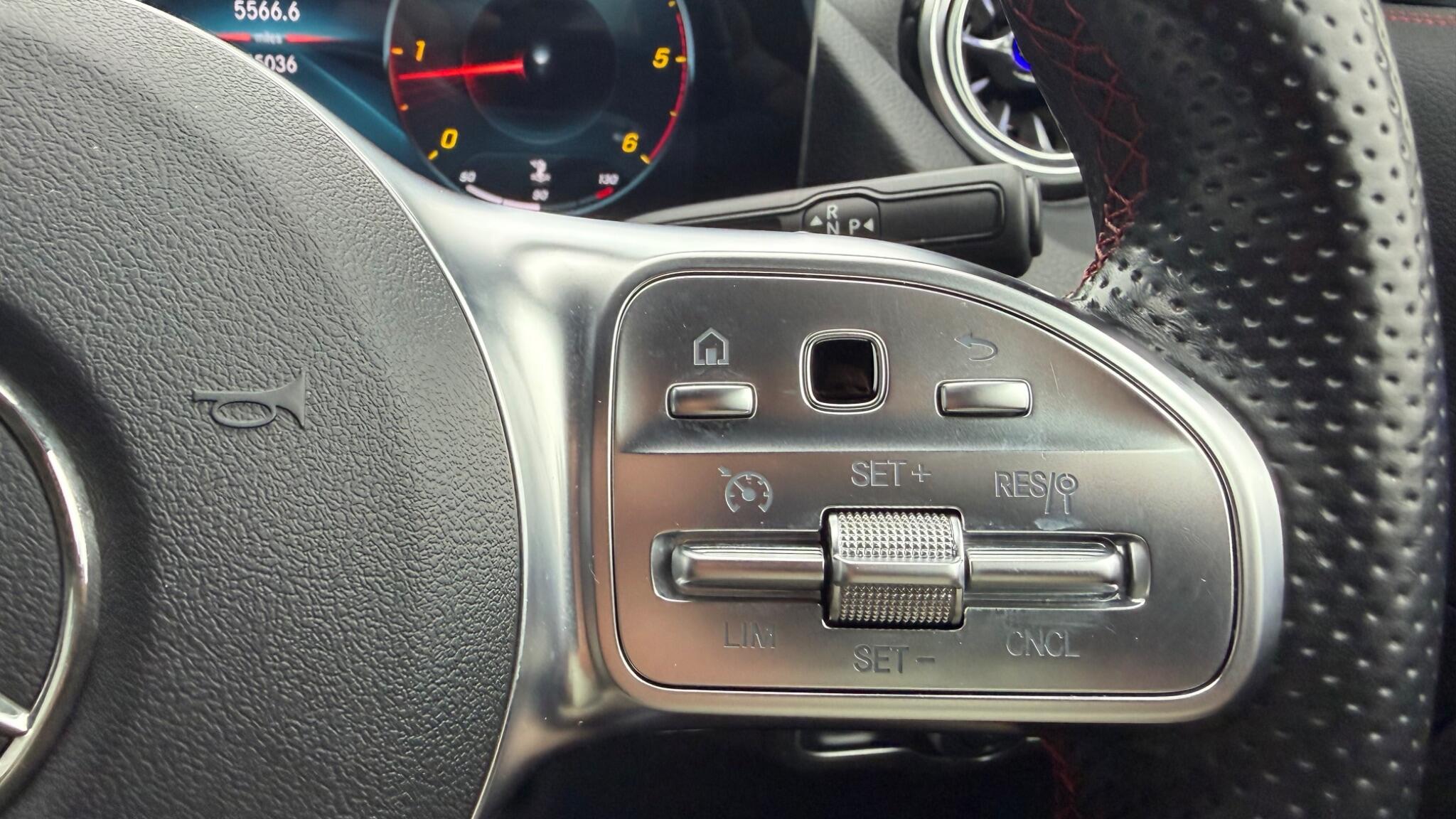Mercedes-Benz Gla view 26
