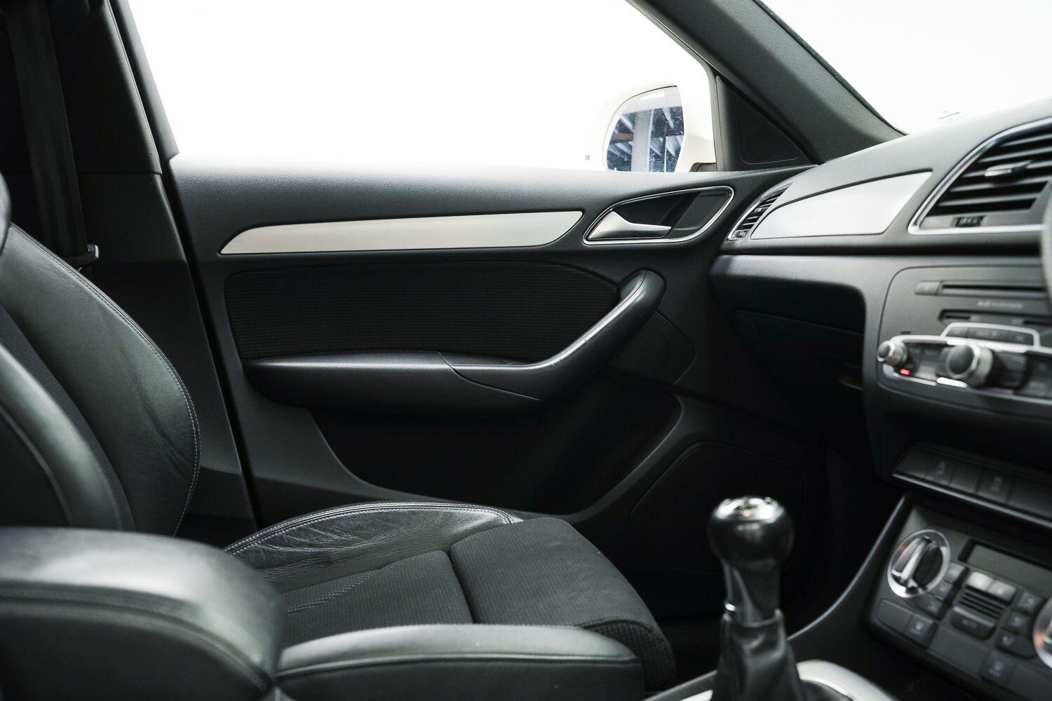 Audi Q3 view 20