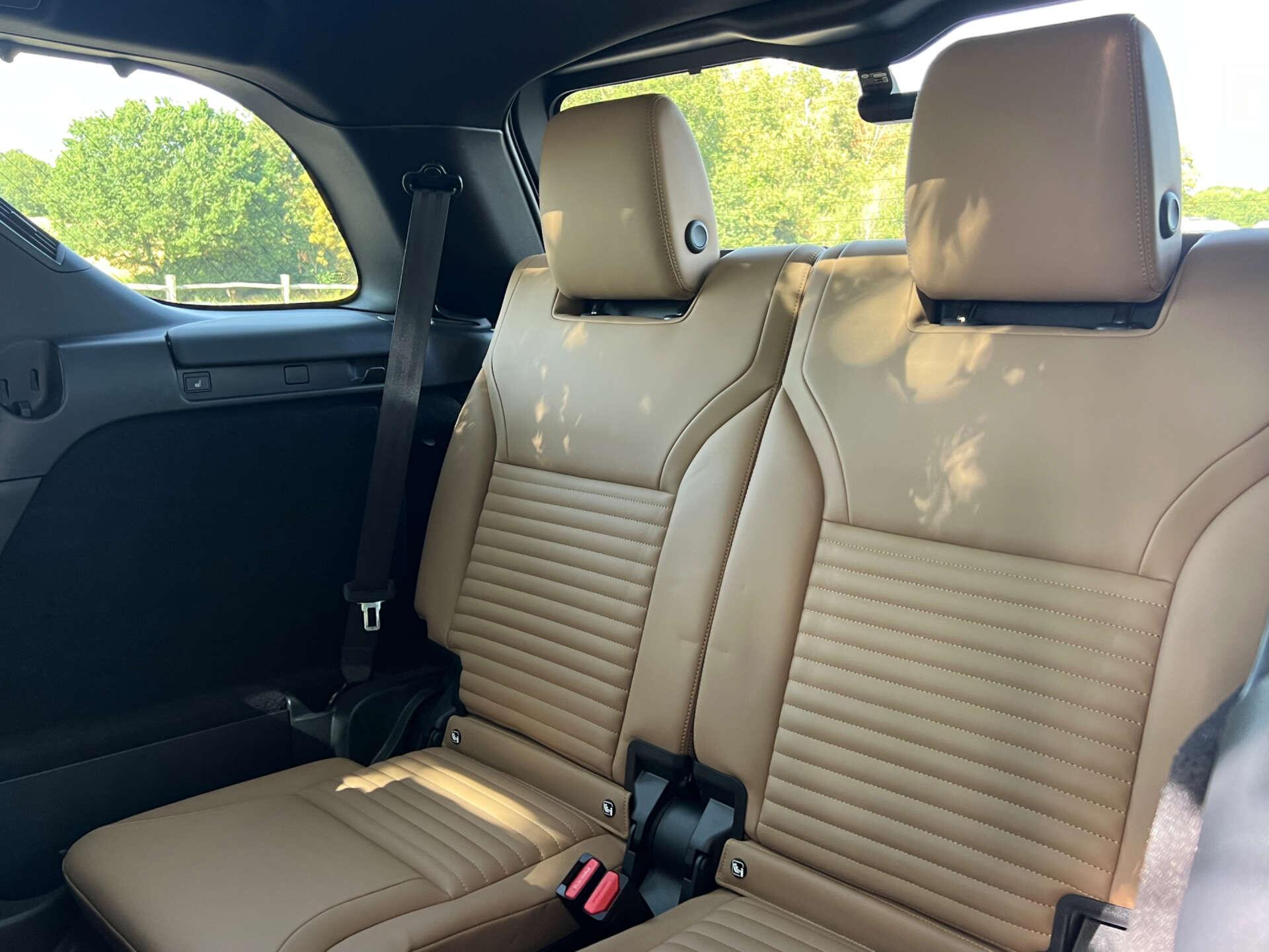 Land Rover Discovery view 14