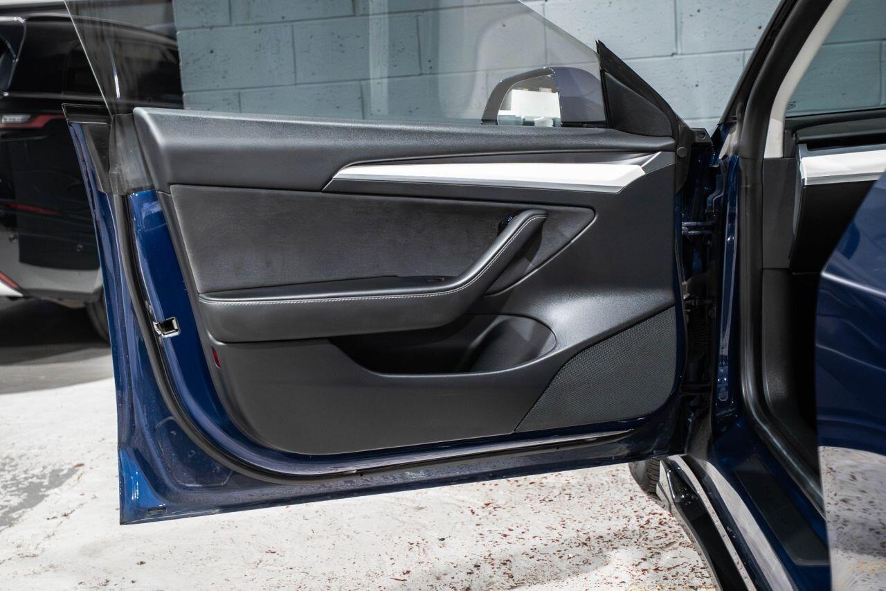Tesla Model 3 view 14