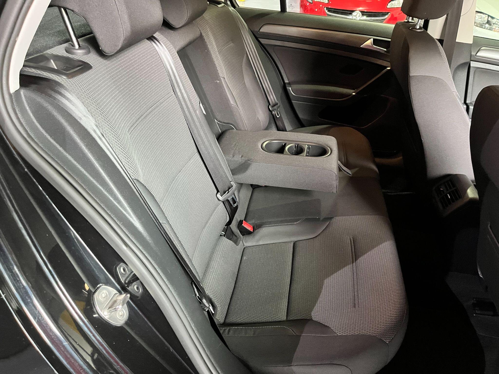 Volkswagen Golf view 23