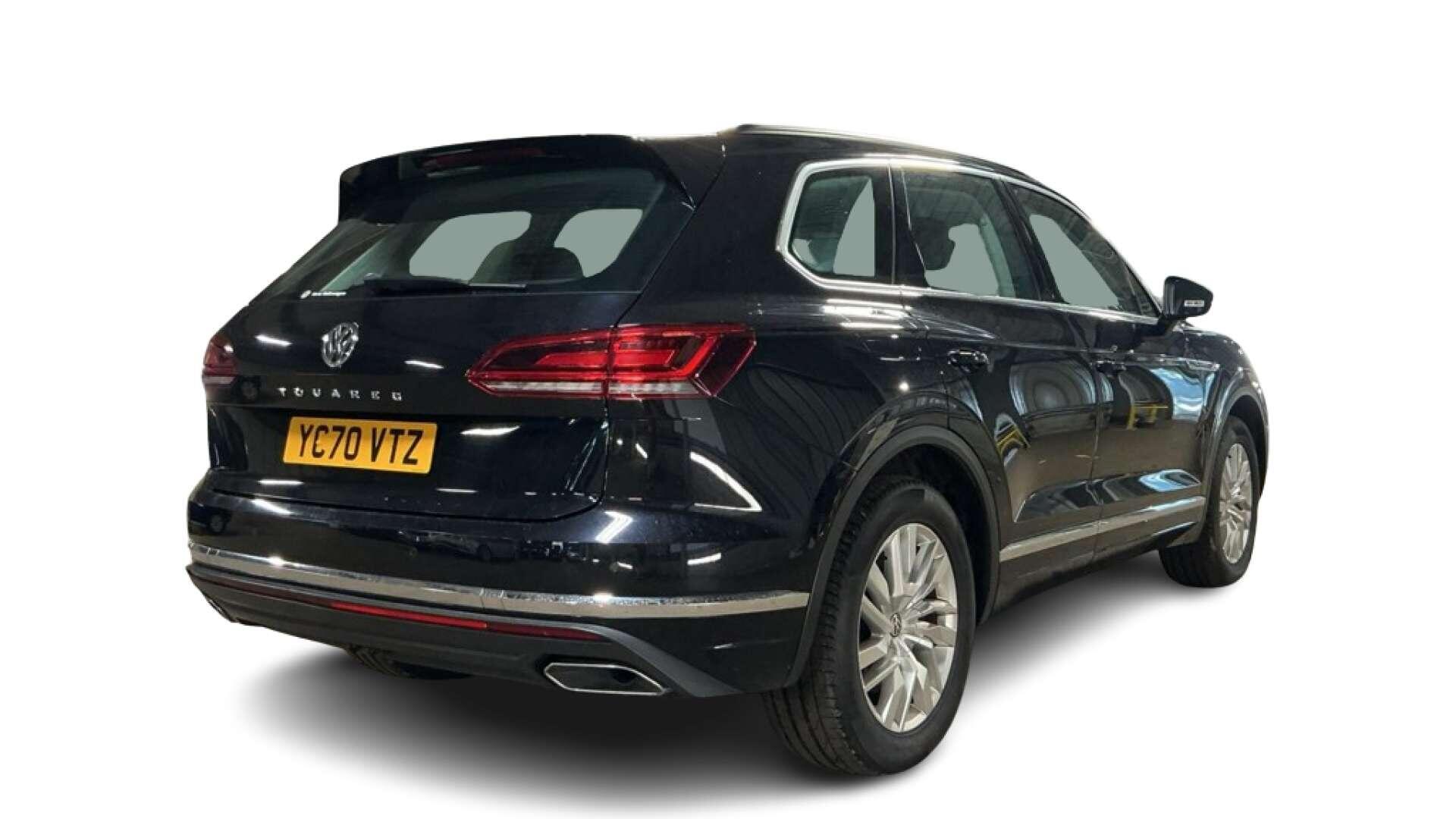Volkswagen Touareg view 4