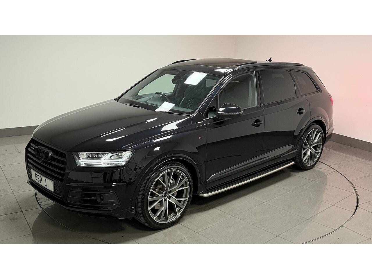 Audi Q7 view 13