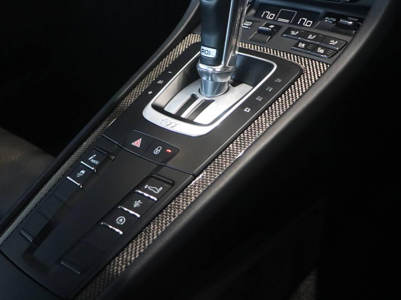 Porsche 911 view 32