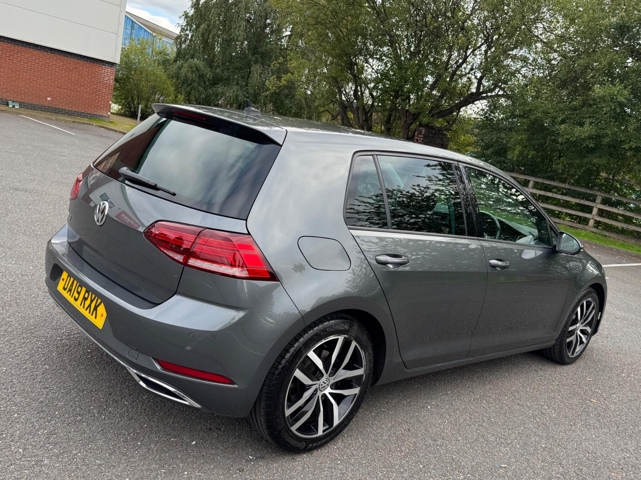 Volkswagen Golf view 5
