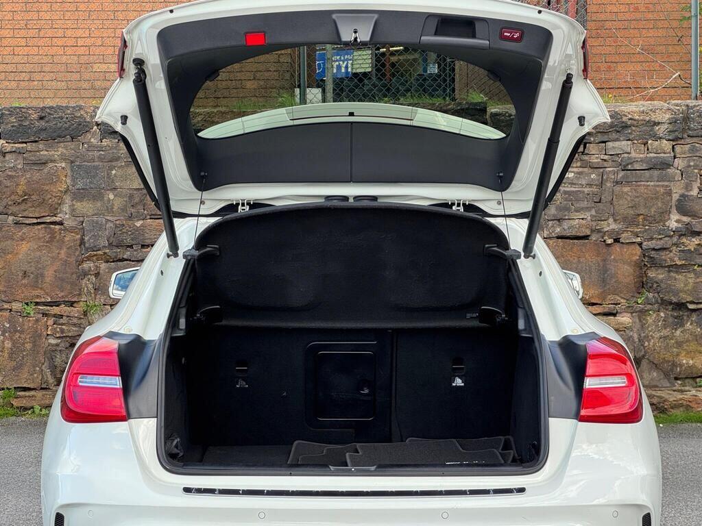 Mercedes-Benz Gla view 23