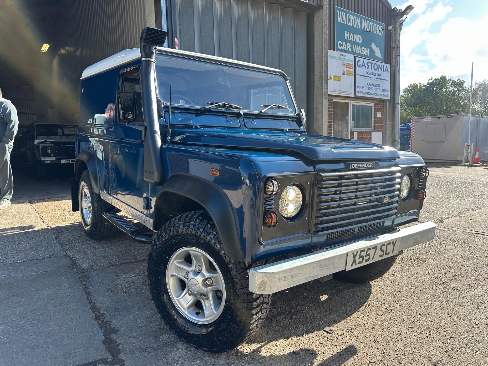 Land Rover Defender 90