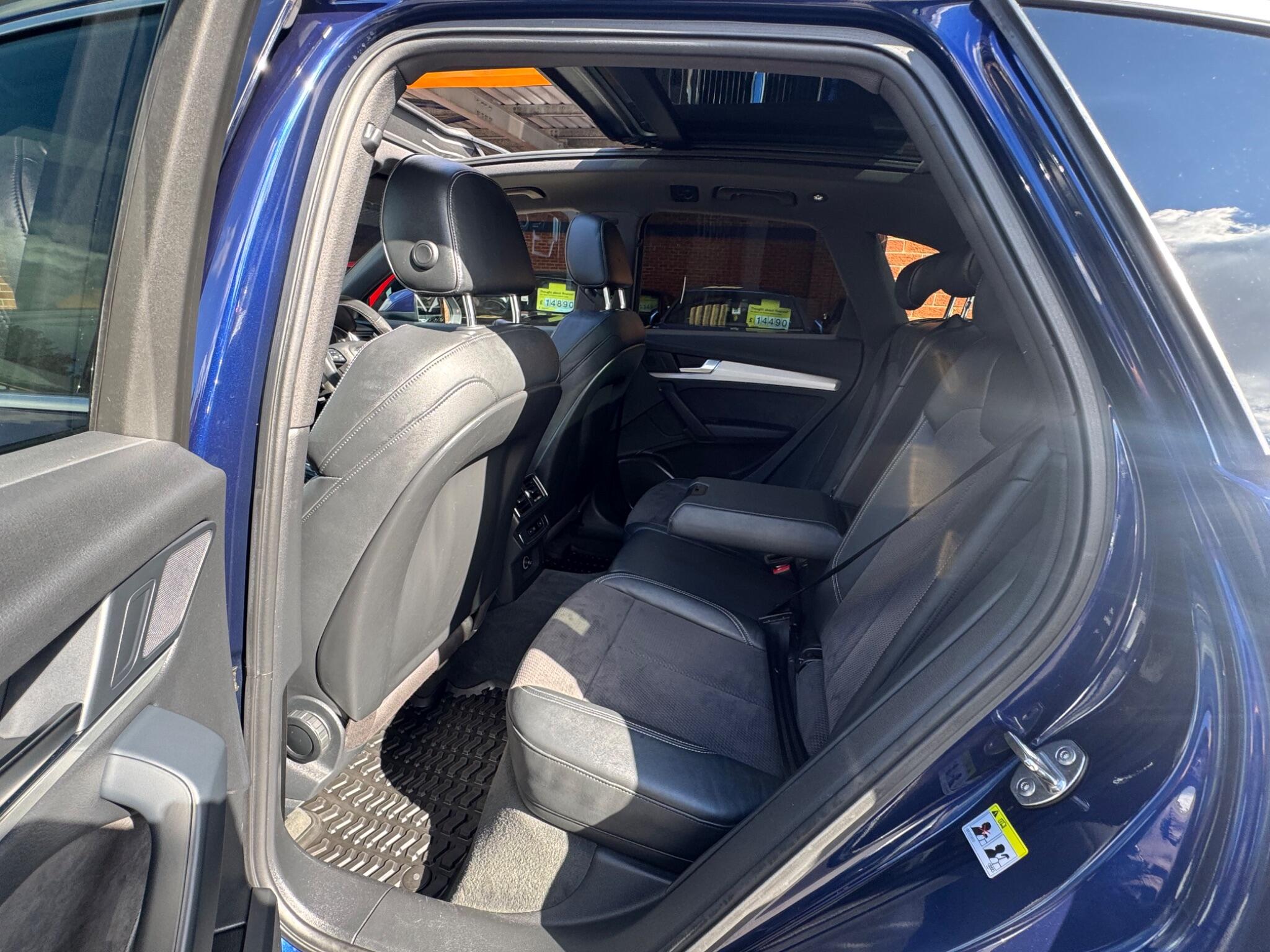 Audi Q5 view 10