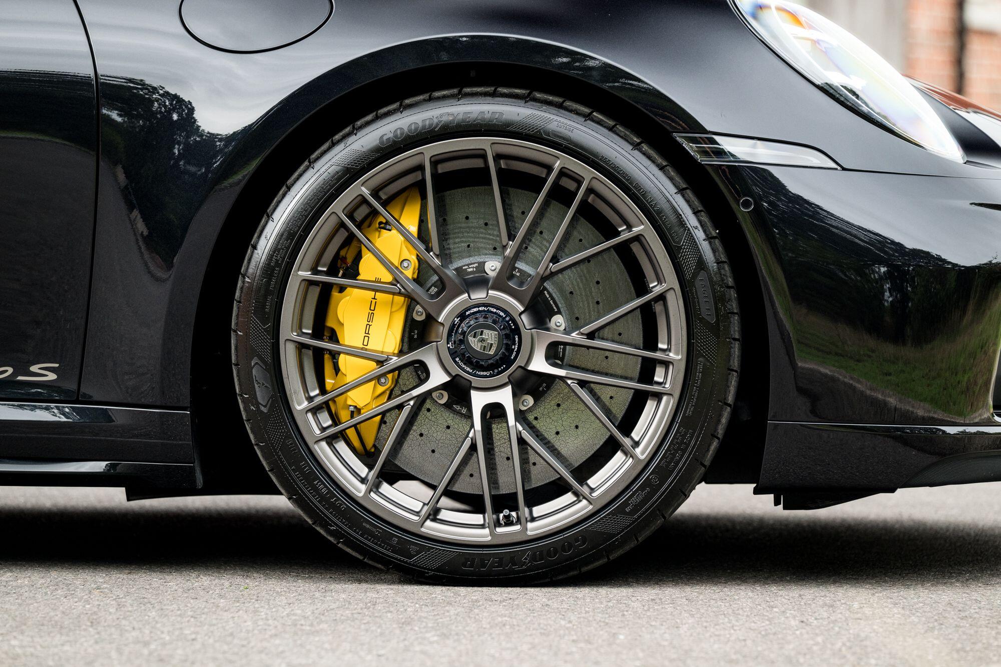 Porsche 911 view 23