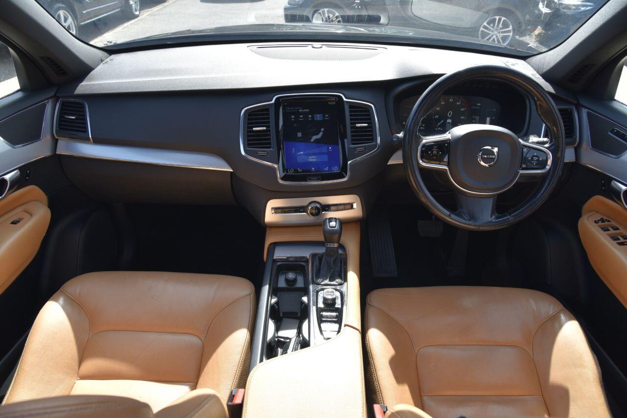 Volvo XC90 view 2