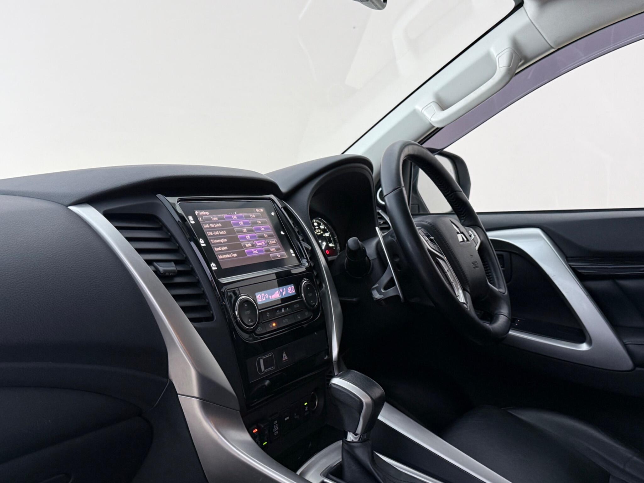 Mitsubishi Shogun Sport view 4